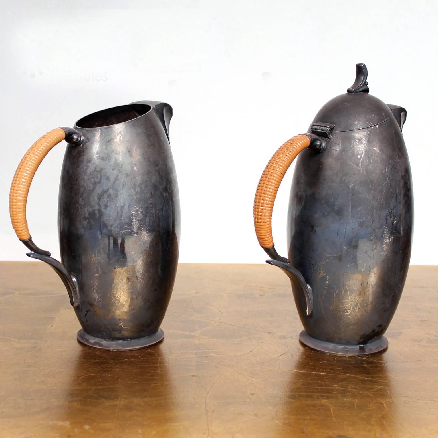 Midcentury Set of Two Silver Plate Pitchers by 1847 Rogers Bros, 1950s 1
