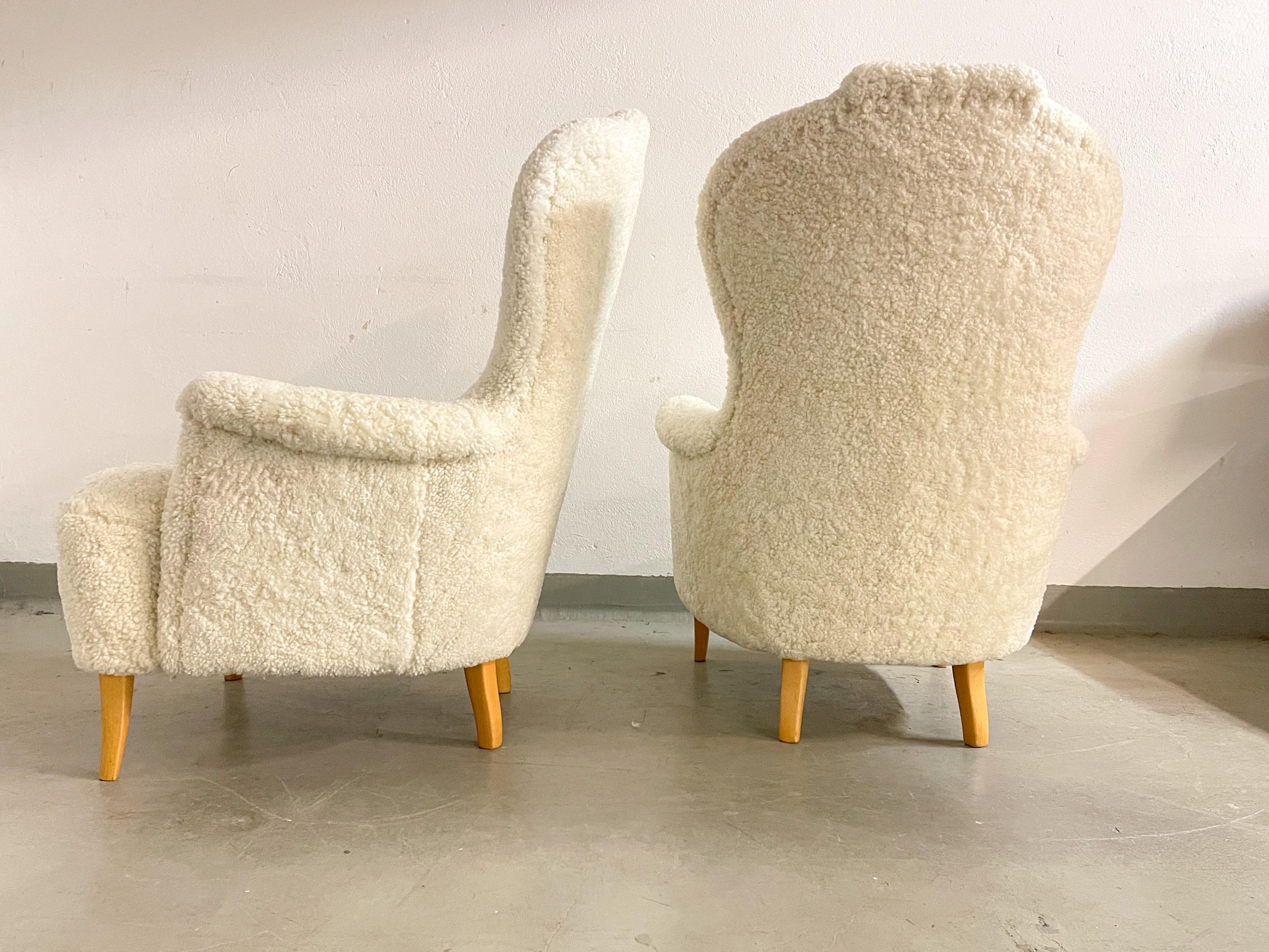 Midcentury Sheepskin Carl Malmsten Model 'Farmor' Set of 2 Lounge Chairs 4
