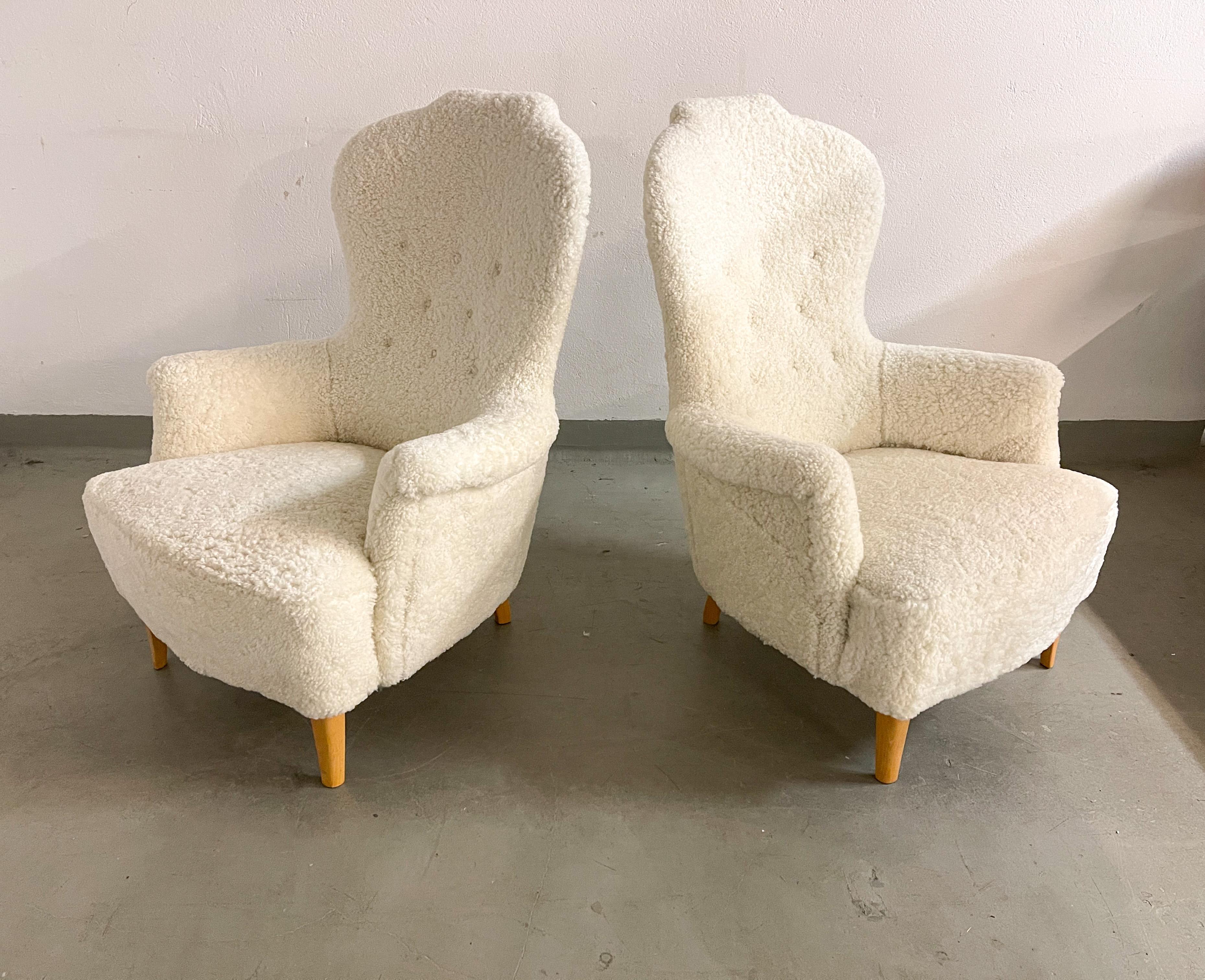 Midcentury Sheepskin Carl Malmsten Model 'Farmor' Set of 2 Lounge Chairs In Good Condition In Hillringsberg, SE