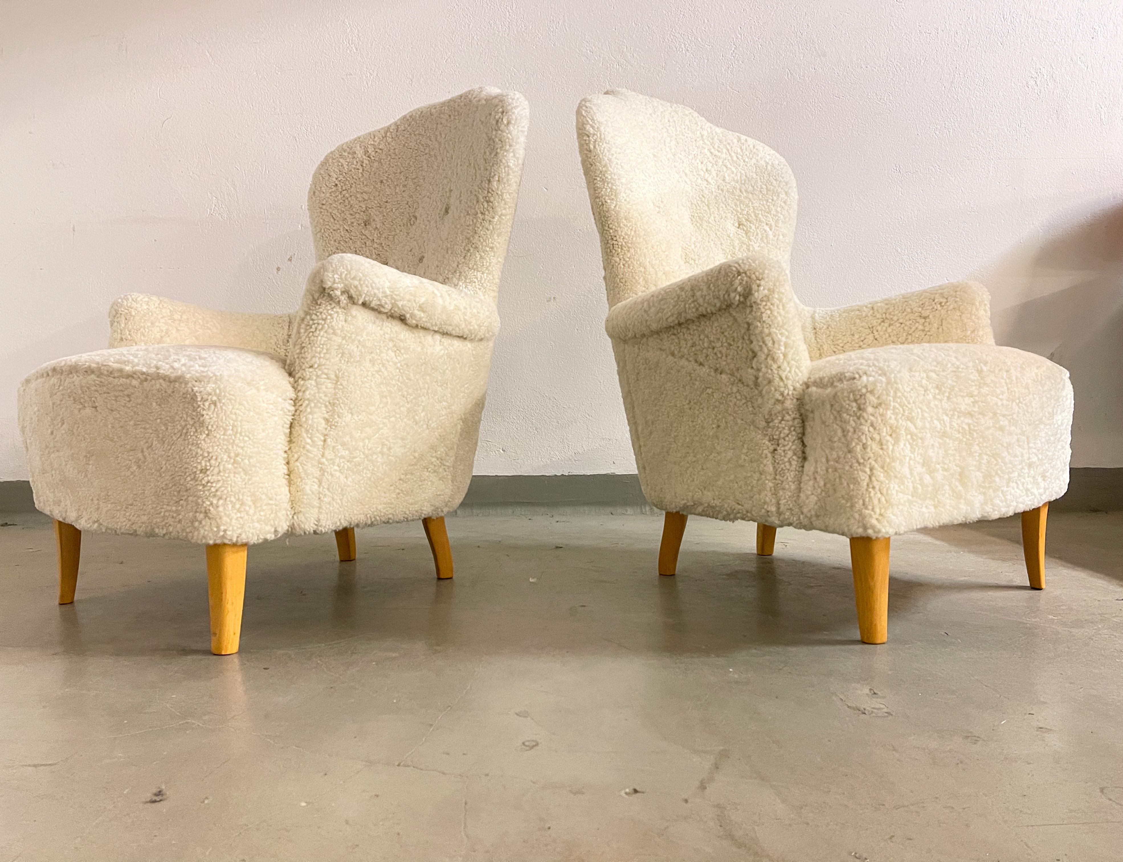 Midcentury Sheepskin Carl Malmsten Model 'Farmor' Set of 2 Lounge Chairs 1