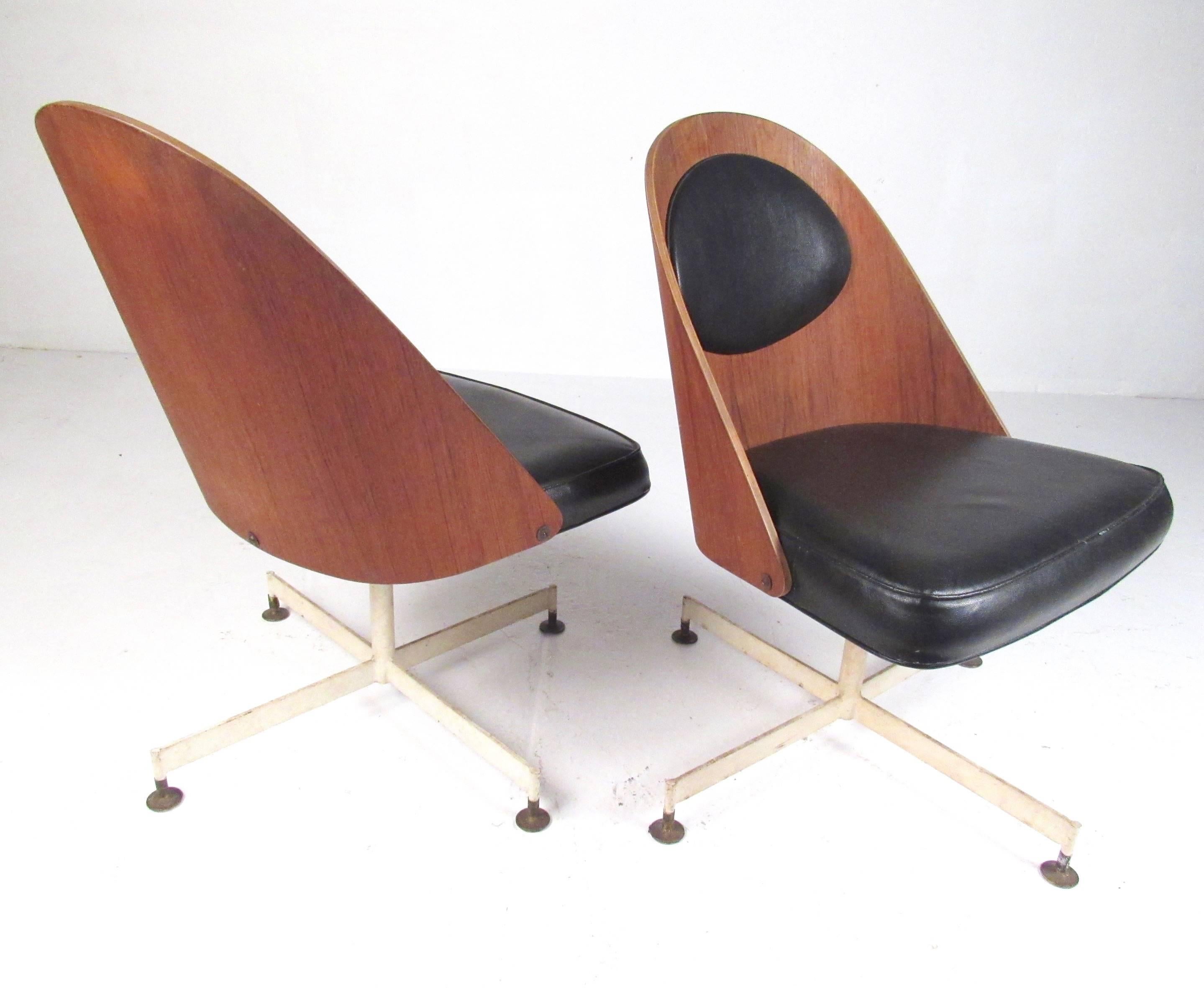 Midcentury Shell Back Swivel Desk Chair In Good Condition In Brooklyn, NY