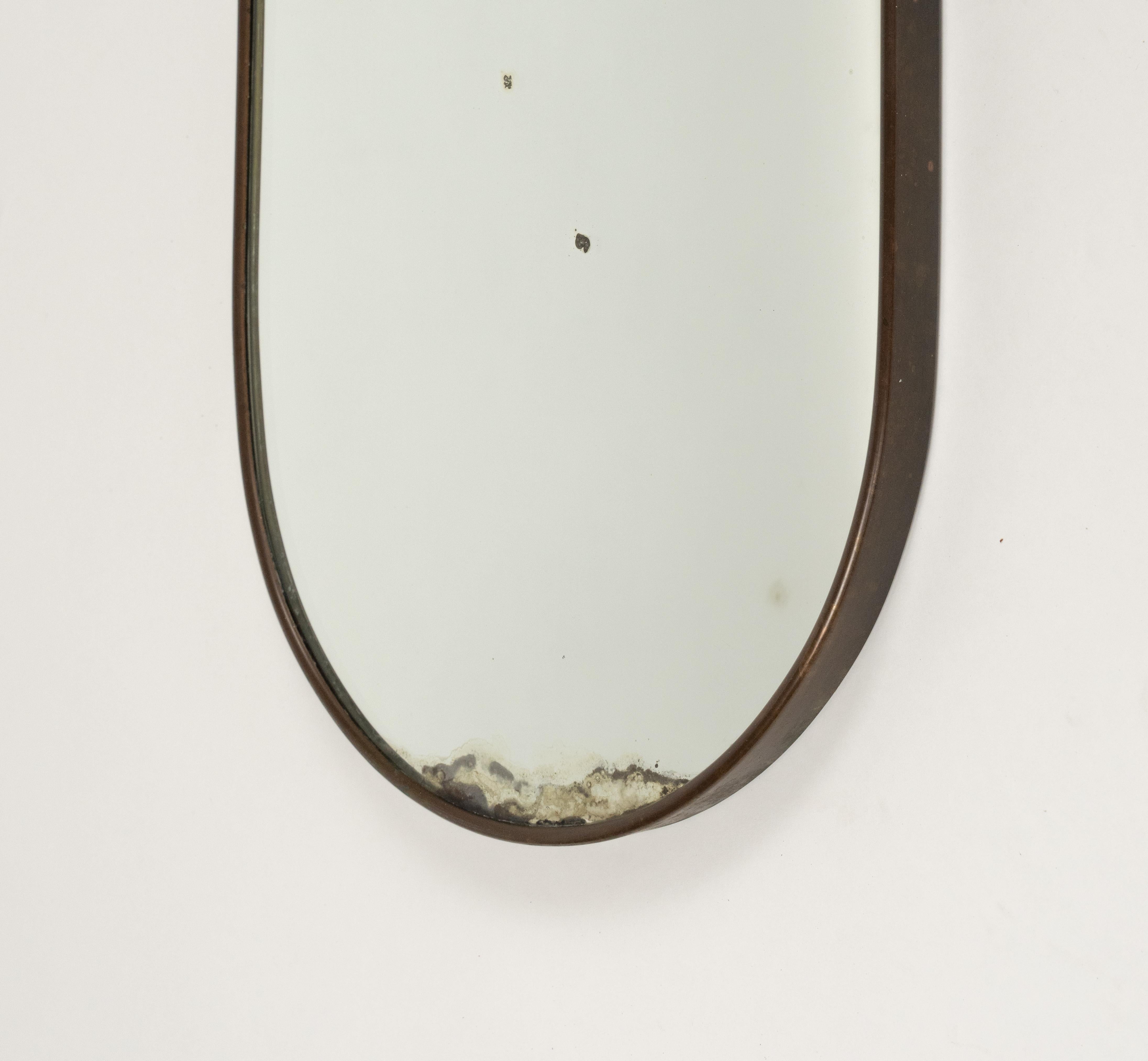 Specchio da parete a forma di scudo in ottone in stile Gio Ponti, Italia 1950s in vendita 11