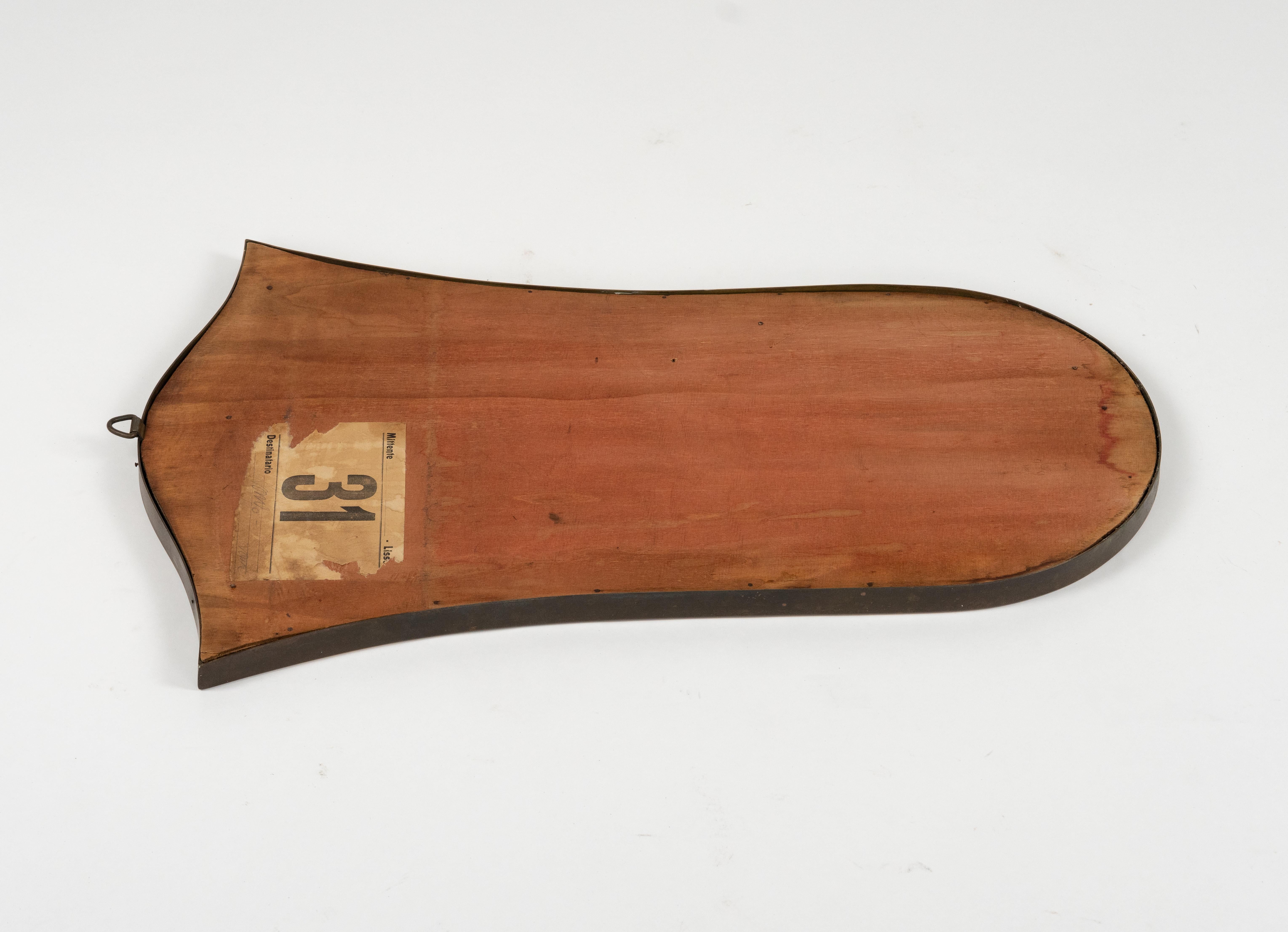 Specchio da parete a forma di scudo in ottone in stile Gio Ponti, Italia 1950s in vendita 12