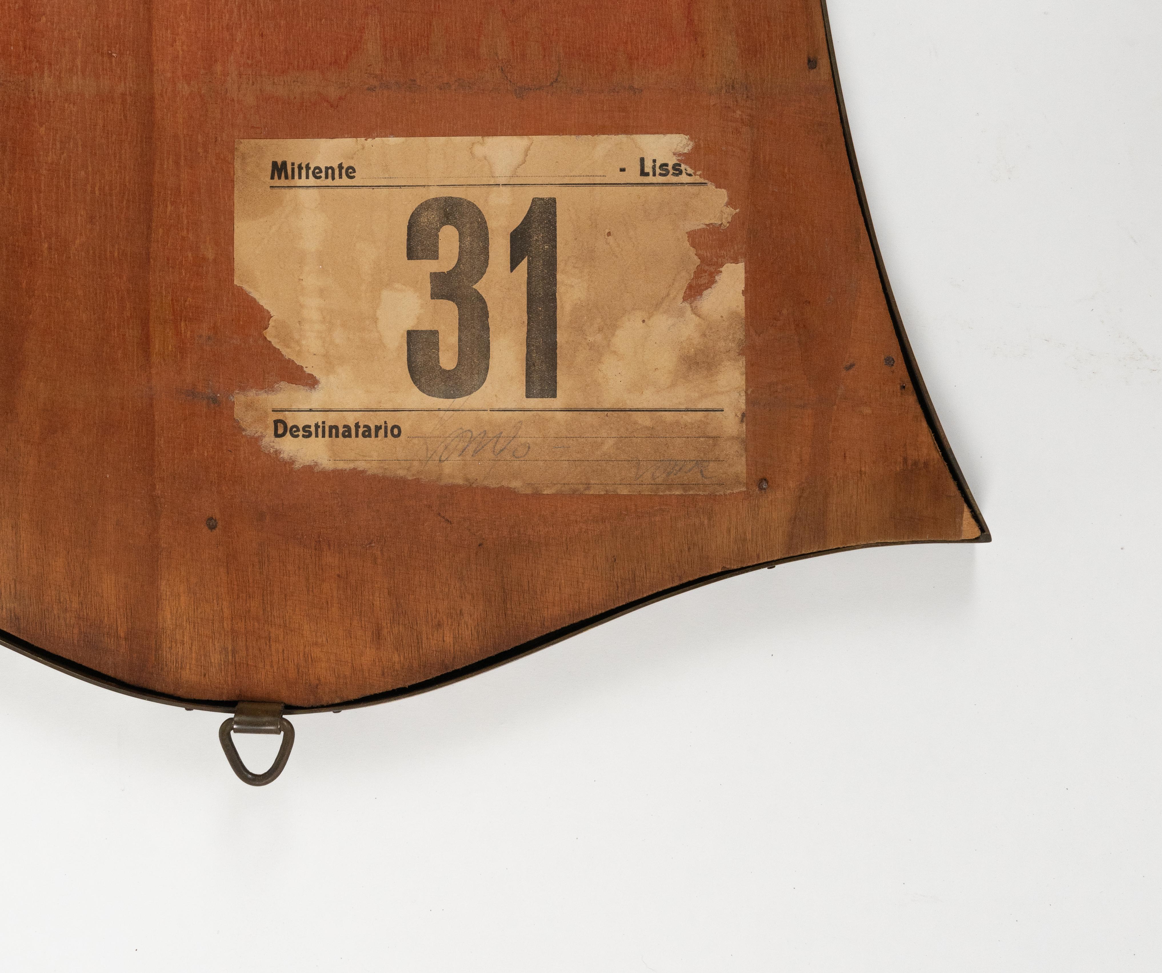 Specchio da parete a forma di scudo in ottone in stile Gio Ponti, Italia 1950s in vendita 13