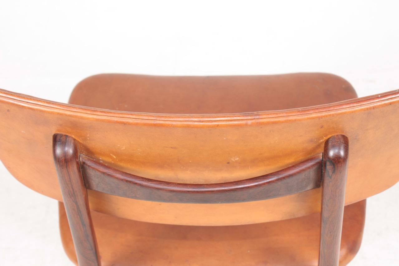 Midcentury Side Chair in Rosewood and Patinated Leather by Gustav Bertelsen In Good Condition For Sale In Lejre, DK