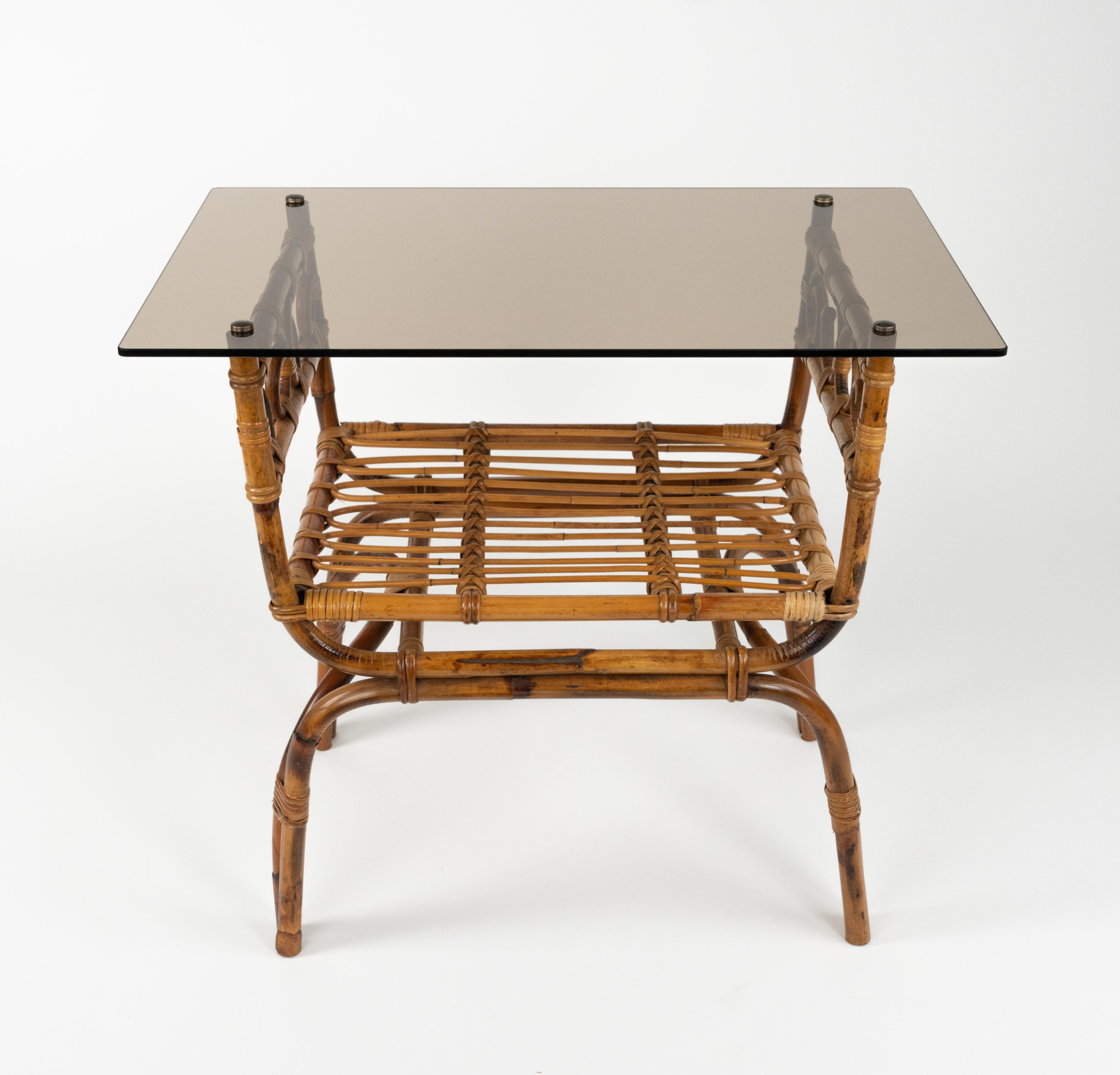 Midcentury wonderful side table with two-tier in bamboo, rattan and smoked glass in the style of Vivai Del Sud.

Made in Italy in the 1960s.

Vivai del sud, Gabriella Crespi and Arpex were the three leading design studios in 1970s Italy specialized