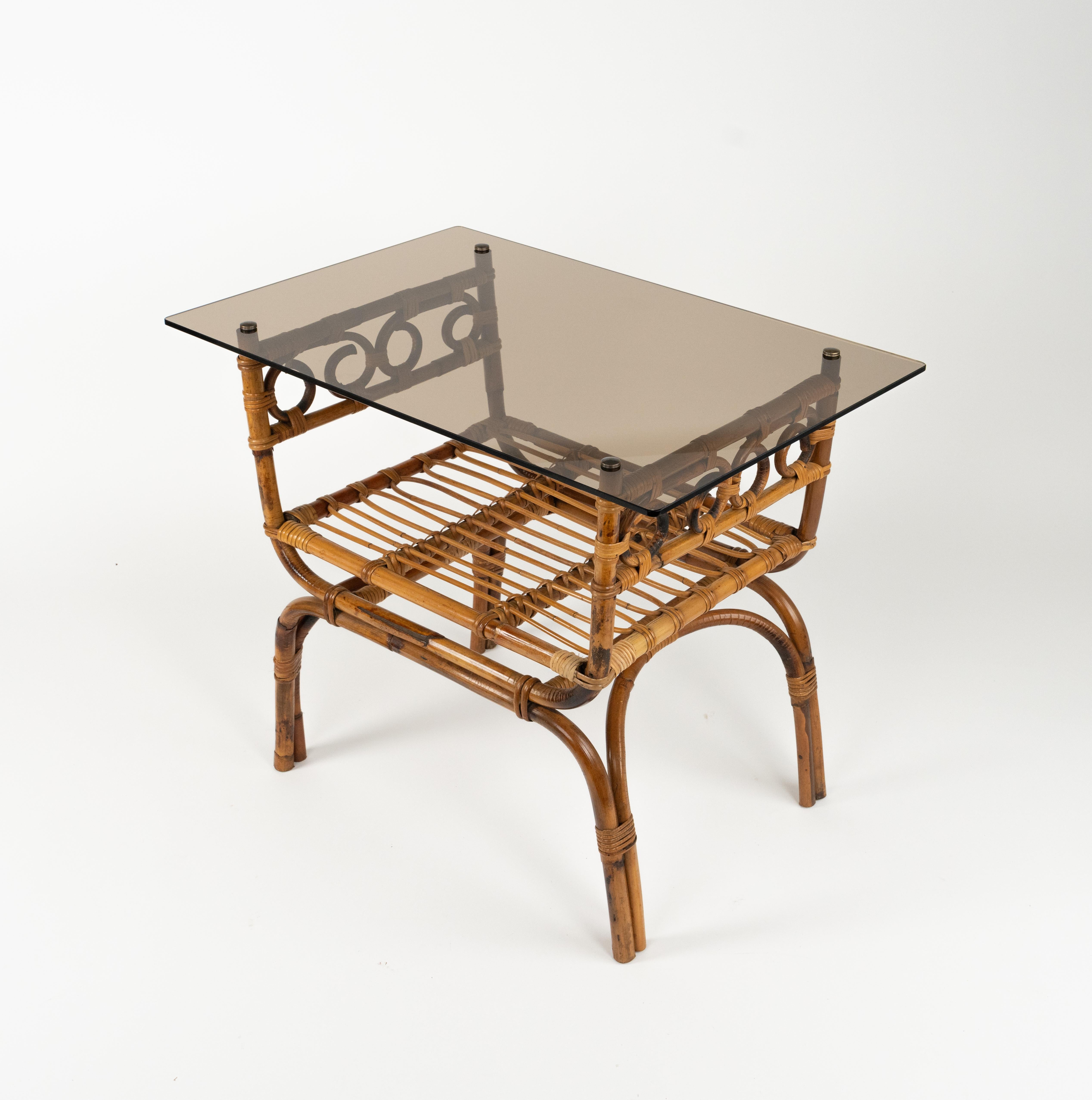 Table d'appoint du milieu du siècle dernier en bambou, rotin et verre style Vivai Del Sud, Italie, années 1960 Bon état - En vente à Rome, IT