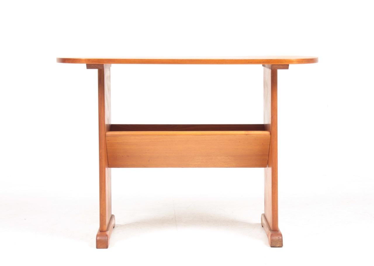Rare side table in ash designed by Fritz Hansen Design studio. Made in Denmark, circa 1945. Great original condition.