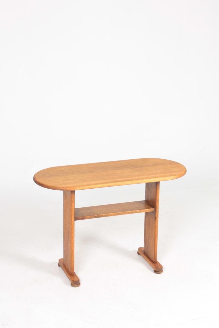 Scandinavian Modern Midcentury Side Table in Solid Oak by Fritz Hansen, Danish Design, 1940s