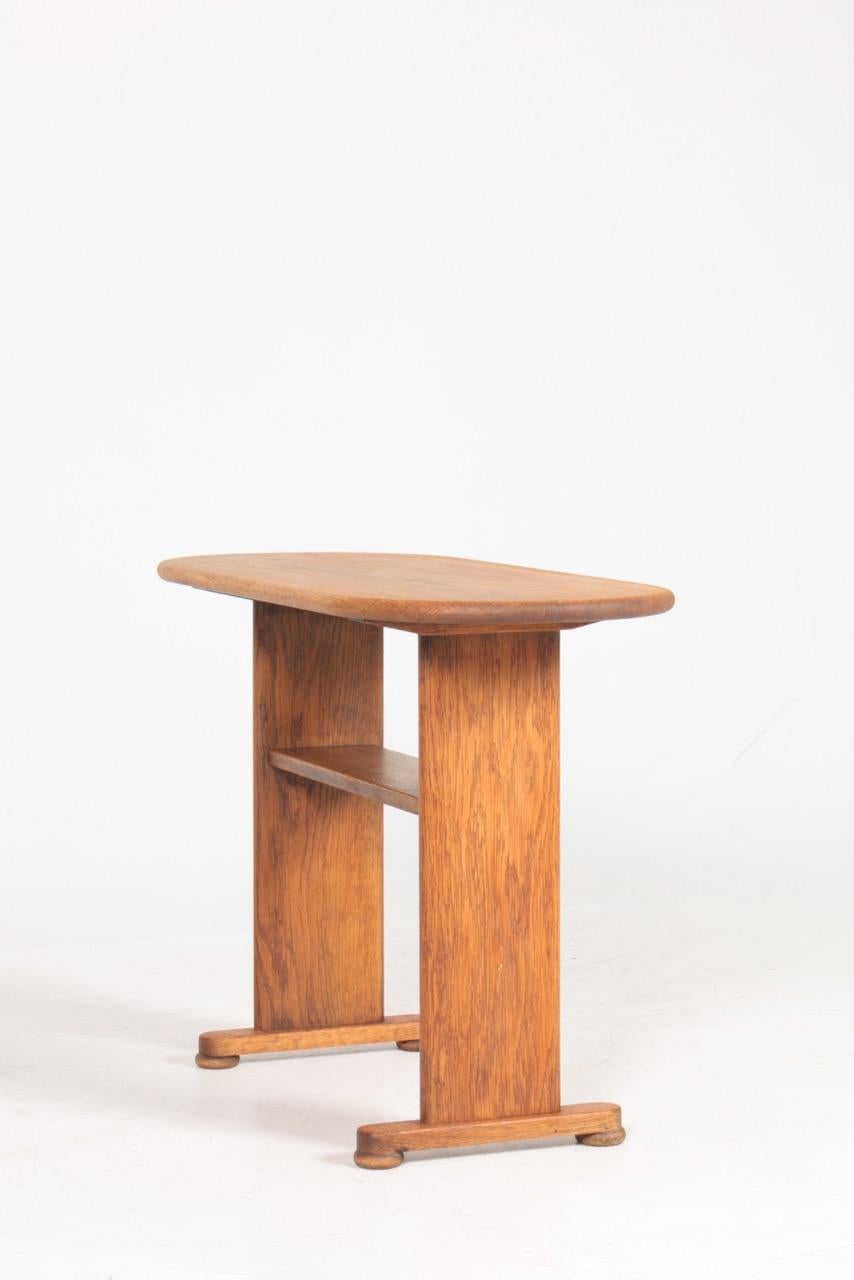 Midcentury Side Table in Solid Oak by Fritz Hansen, Danish Design, 1940s 1
