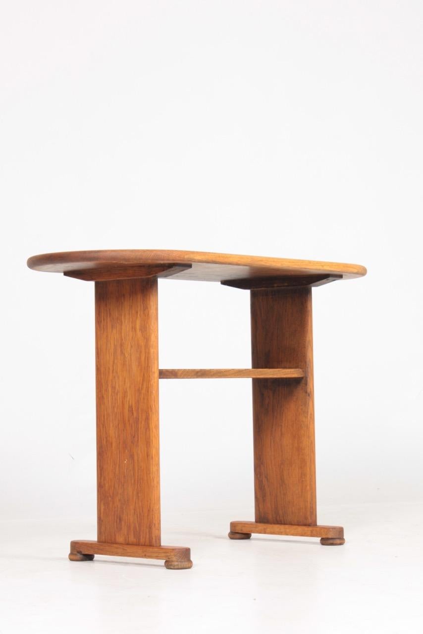 Midcentury Side Table in Solid Oak by Fritz Hansen, Danish Design, 1940s 2