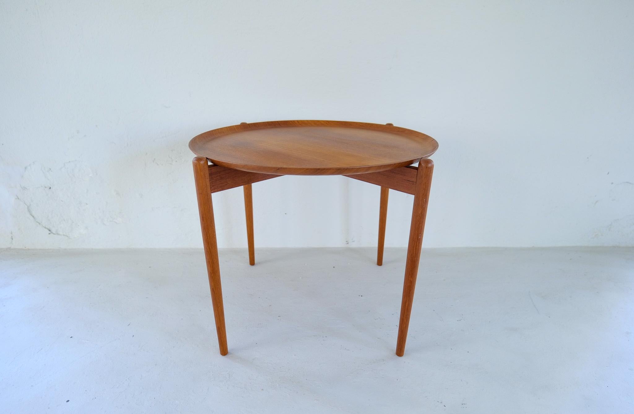Mid-Century Modern Midcentury Modern Side/Tray Table in Teak Sweden 1960s For Sale