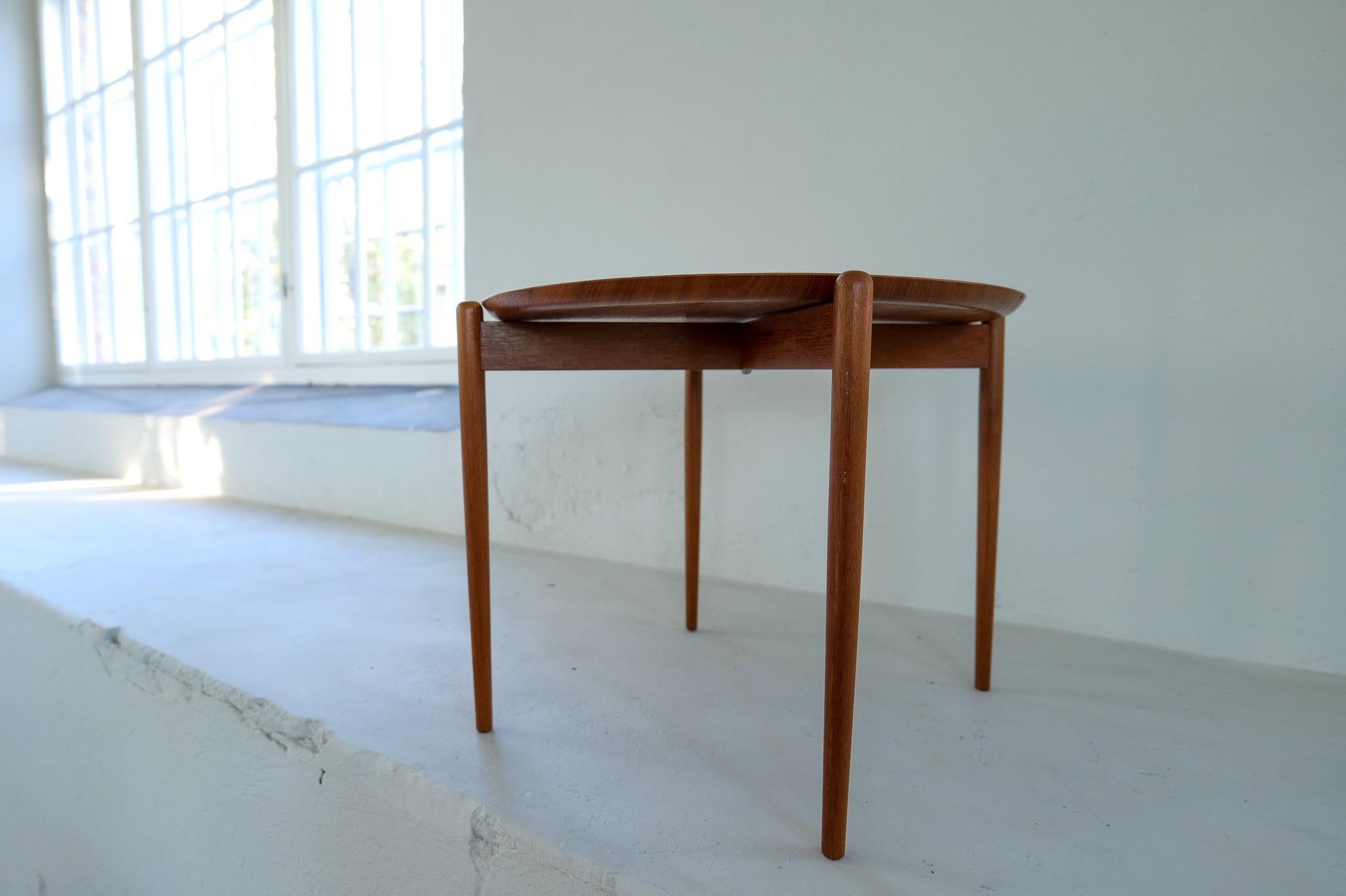 Table d'appoint en teck moderne du milieu du siècle, Suède, années 1960 en vente 1