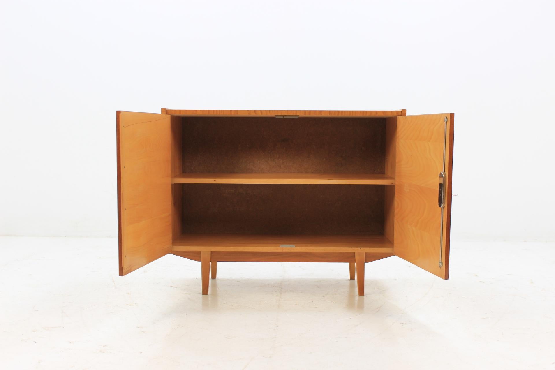 Midcentury Sideboard by František Mezulánik, 1960s im Zustand „Gut“ in Praha, CZ