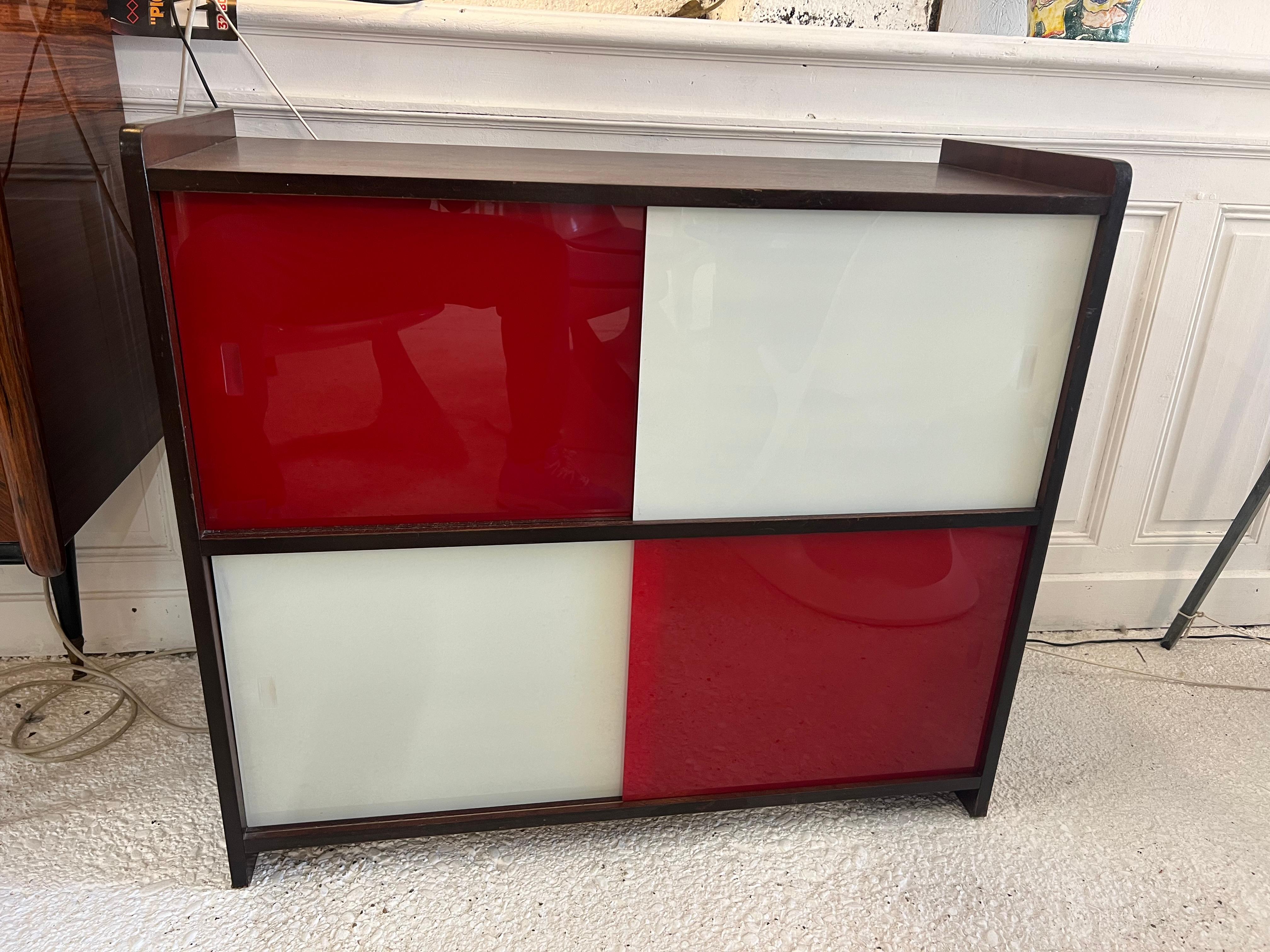 Midcentury sideboard/cabinet with 4 sliding doors red and white color
Wood structure in mahogany 
Sizes are perfect to find one space in your inside