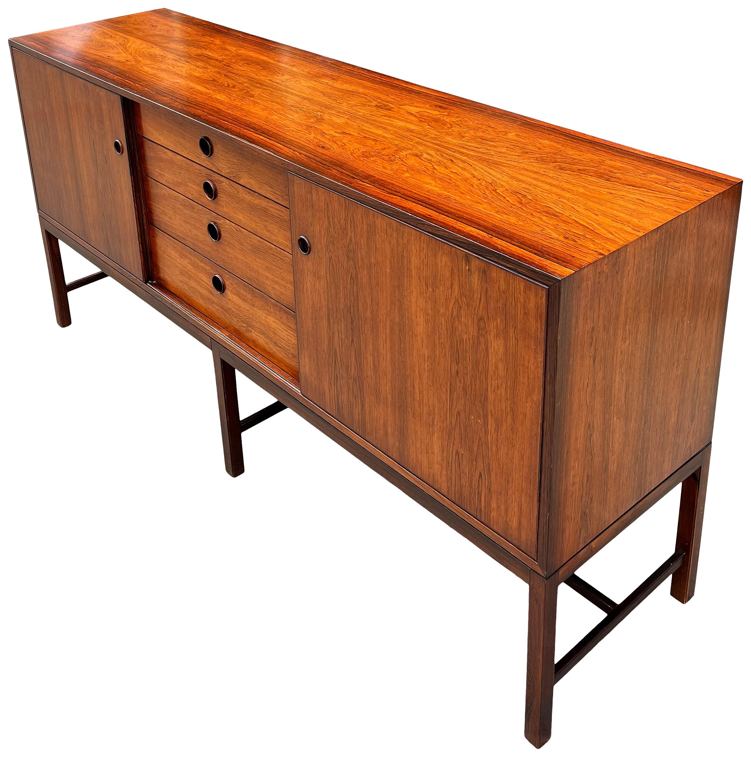 Midcentury Credenza in Beautiful Rosewood In Good Condition In BROOKLYN, NY