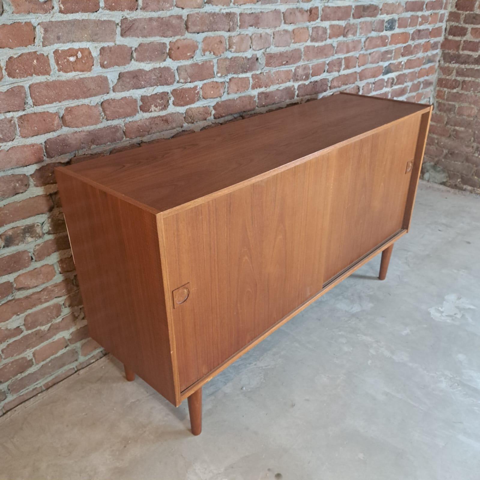 Danese Credenza del Medioevo in marrone, Danimarca, 1960 in vendita