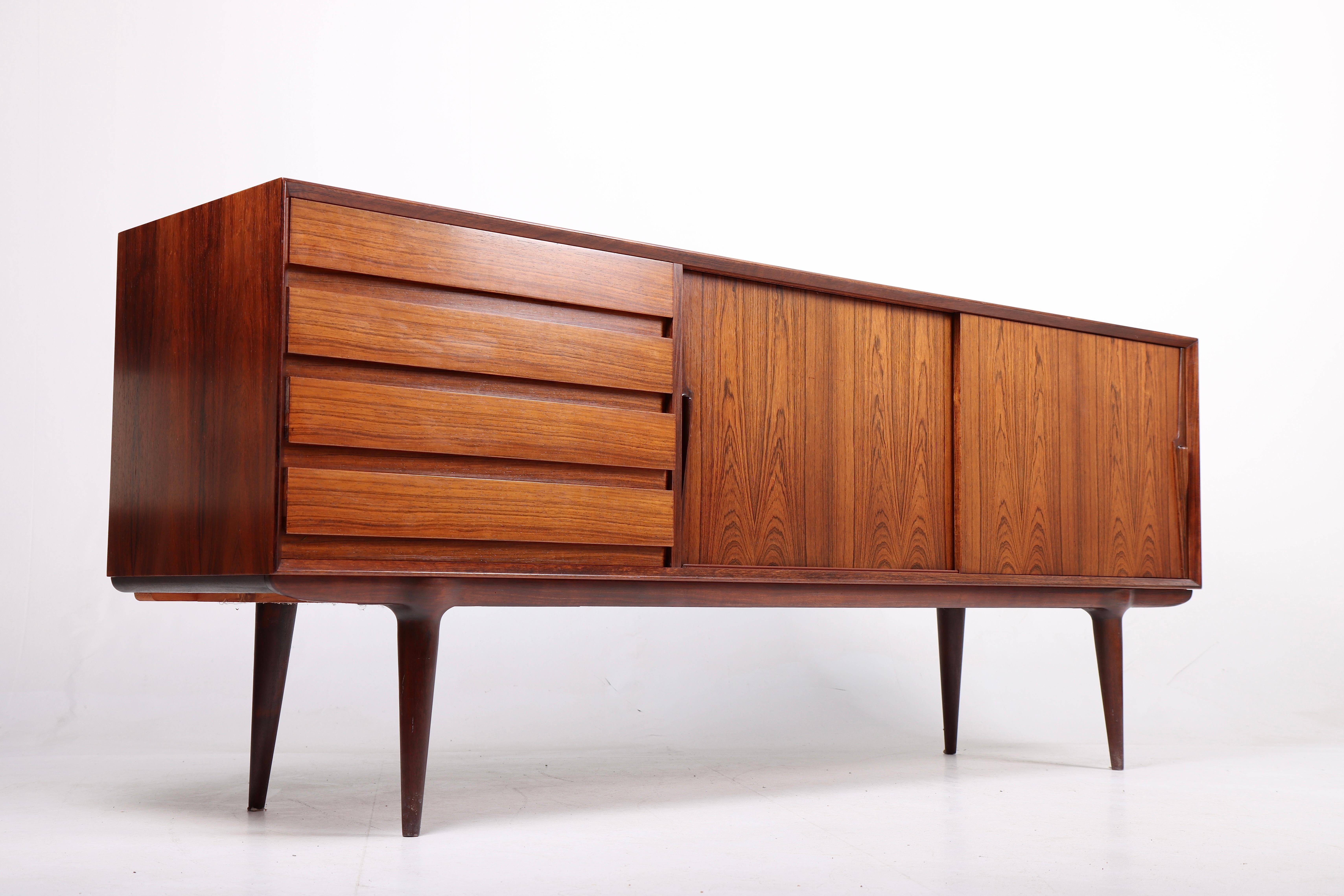 Midcentury Sideboard in Rosewood by Omann Jun, 1950s In Good Condition For Sale In Lejre, DK