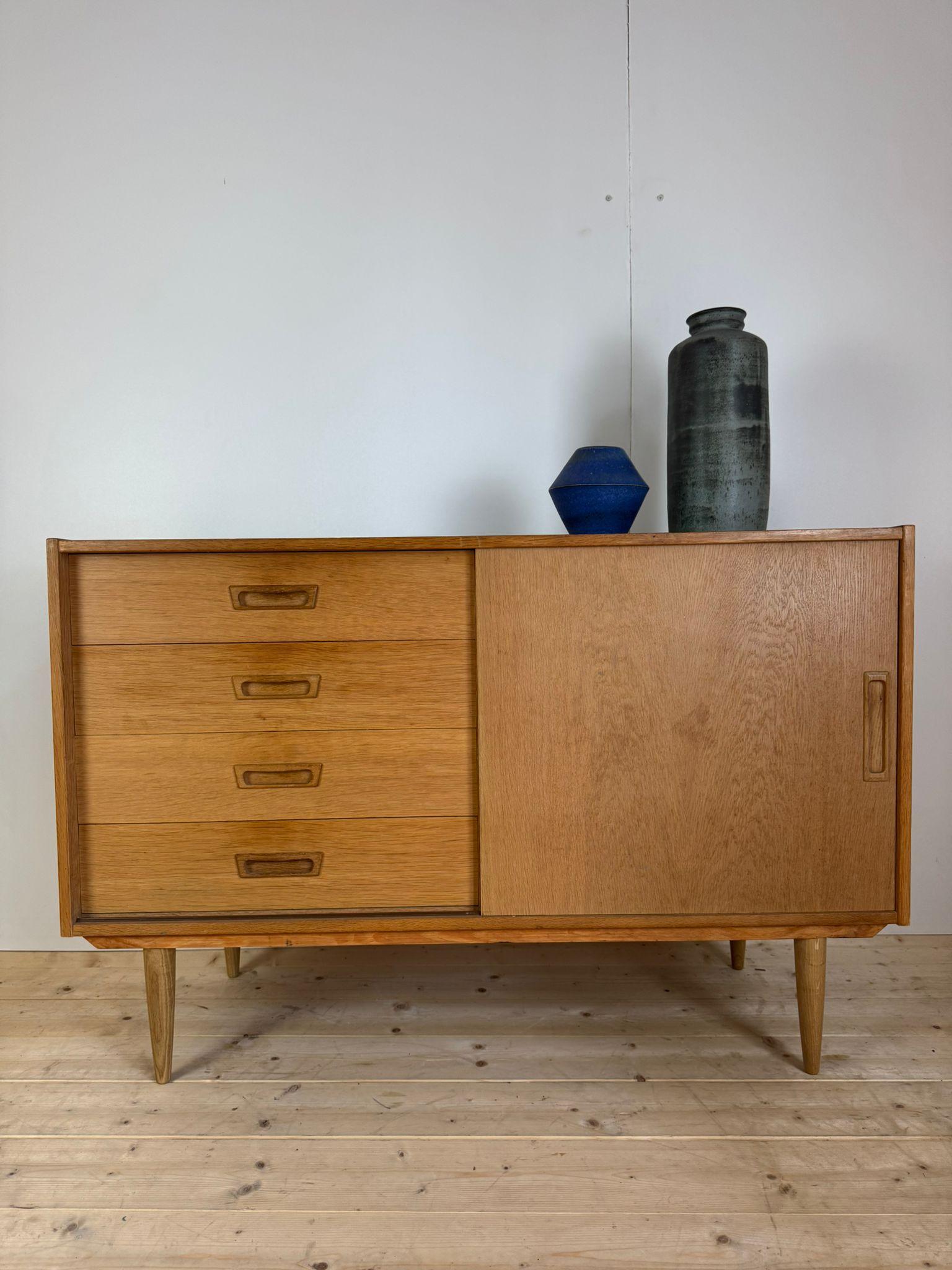 Danish Buffet en teck du milieu du siècle, Danemark 1960 en vente