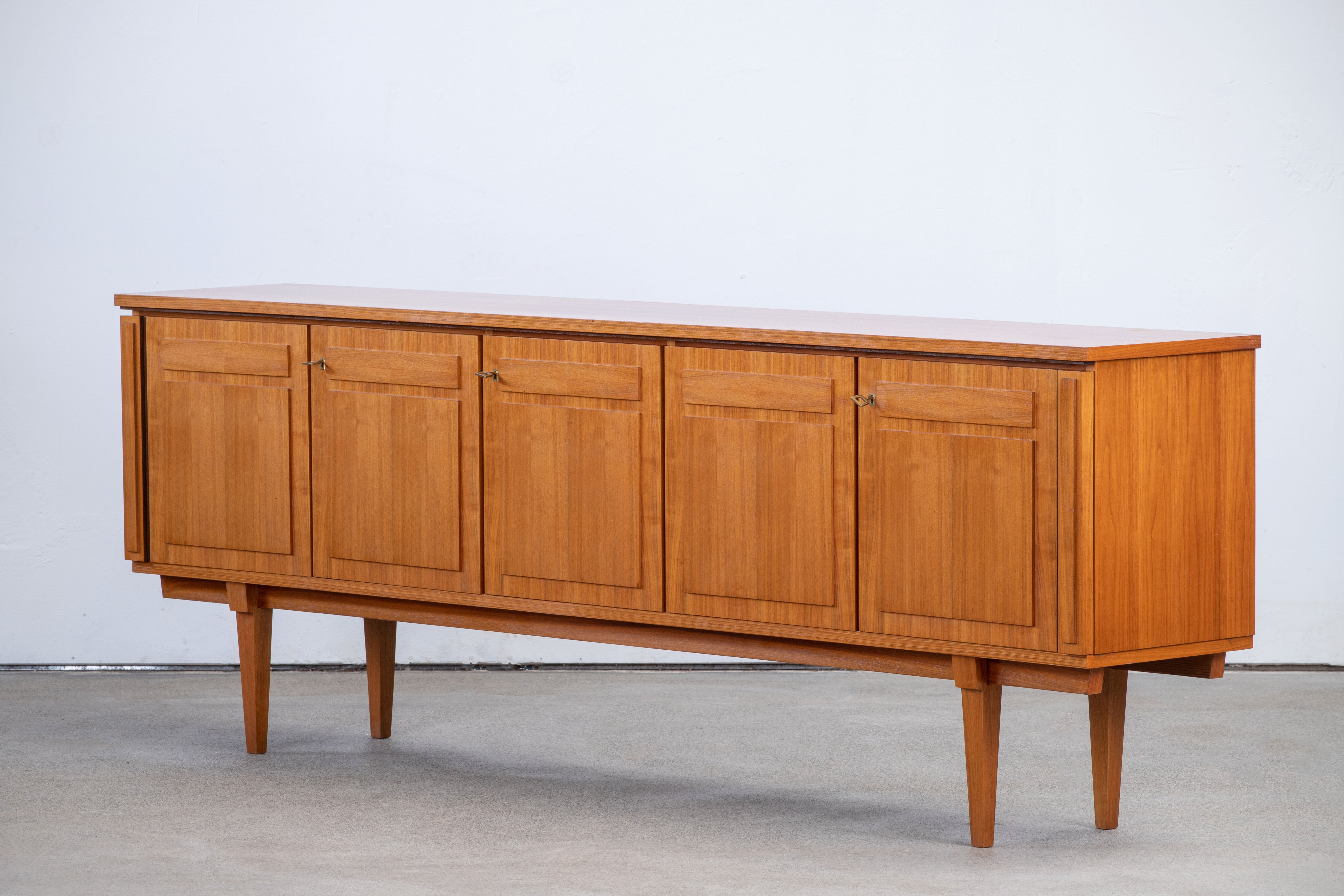 MidCentury sideboard in teak, Germany, 1960s.
An elegant piece.
Good condition with minor wear.