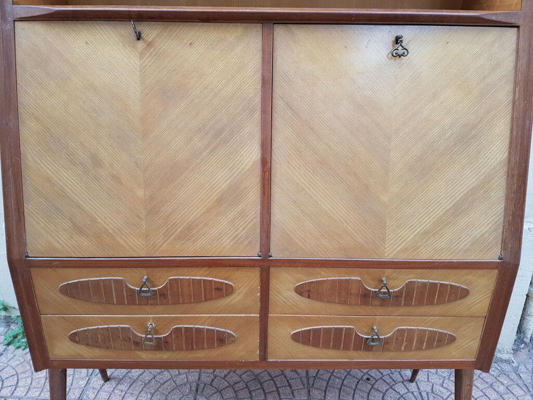 Sideboard aus der Mitte des Jahrhunderts im Stil von Ico Parisi, 1950er Jahre (Italienisch) im Angebot