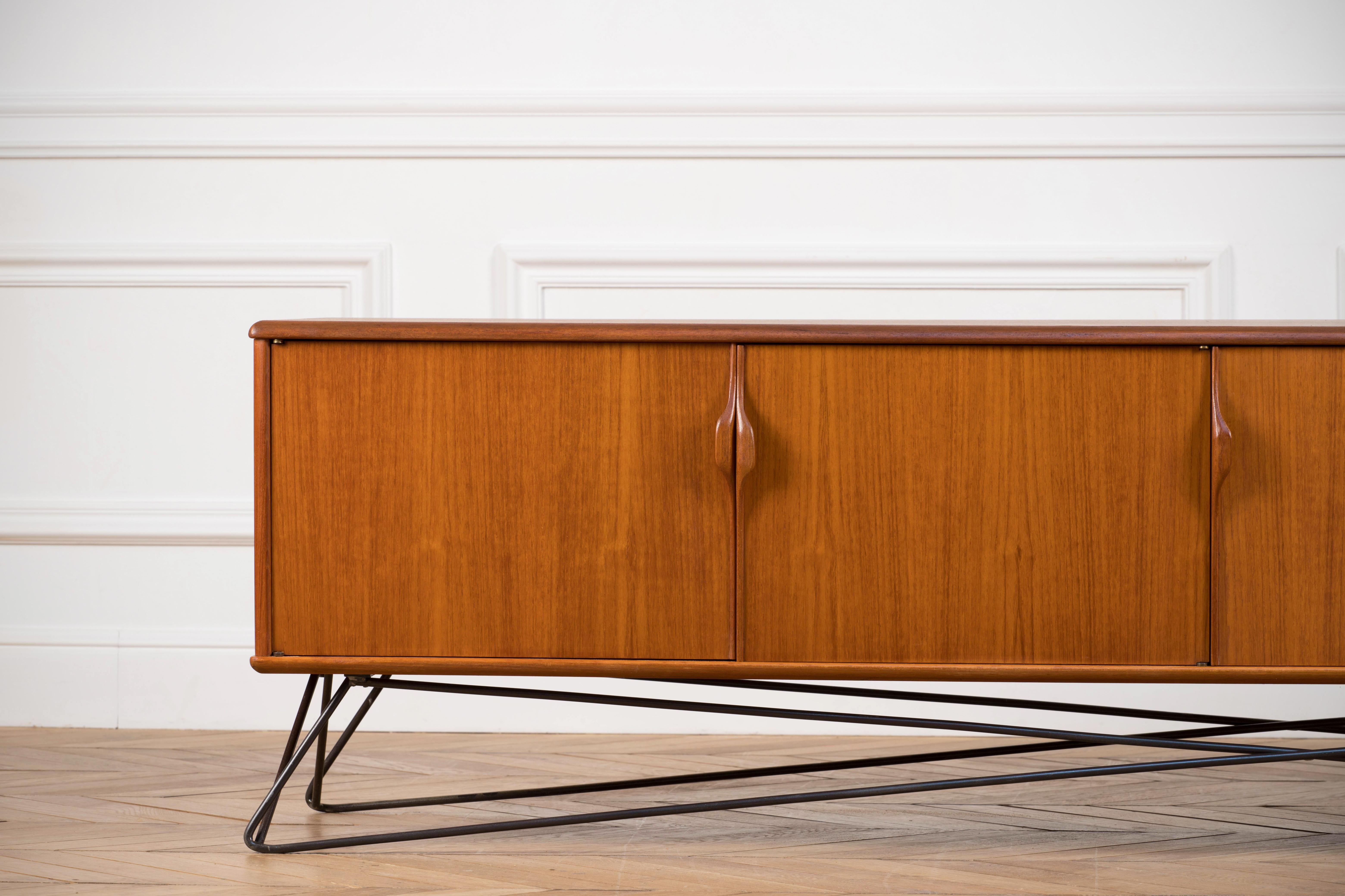 Minimalist & Organic Design German sideboard - 1960 In Good Condition In Wiesbaden, DE