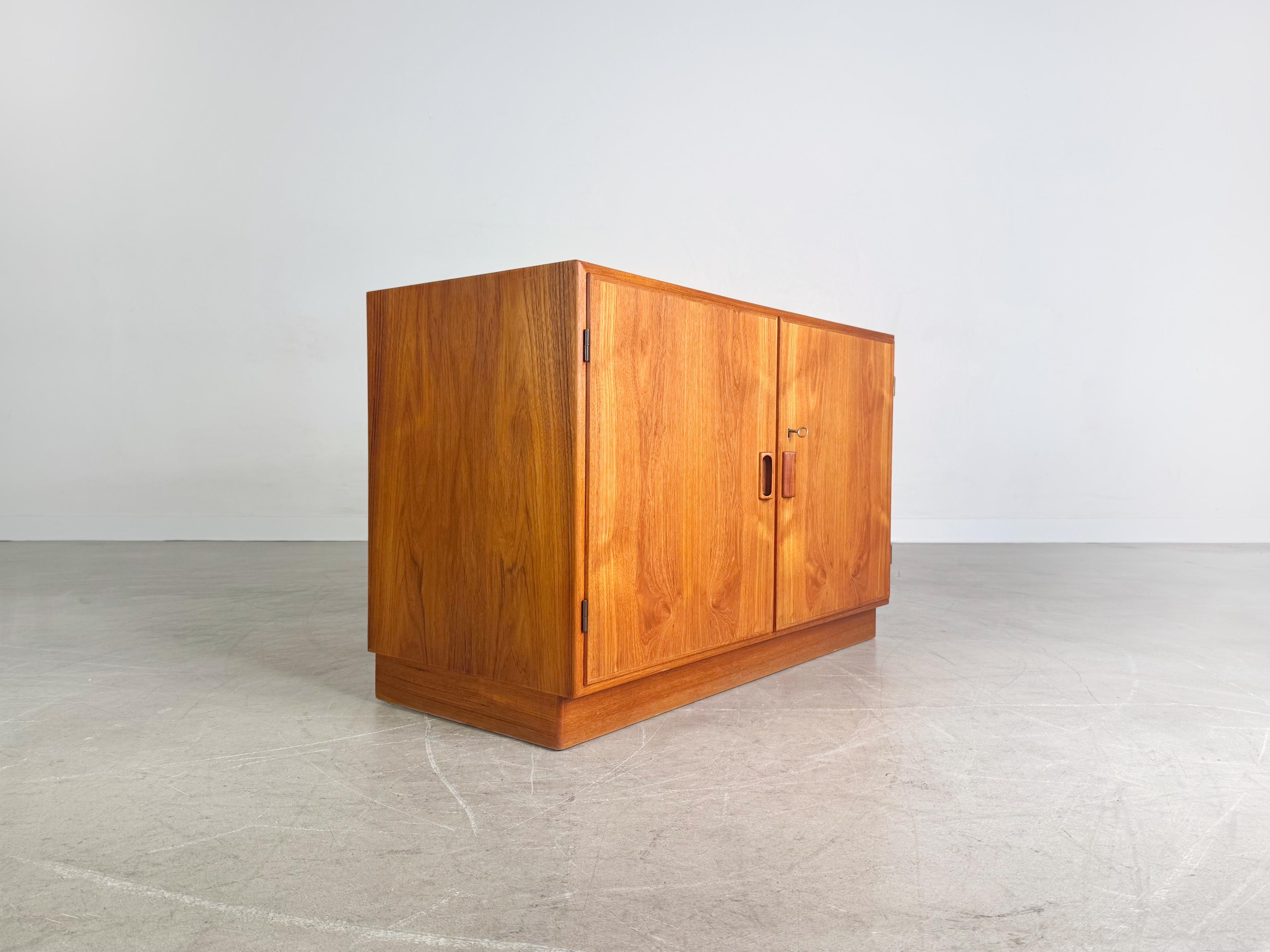 Midcentury Sideboard Søborg Kommode Børge Mogensen Teak im Zustand „Gut“ im Angebot in Berlin, DE