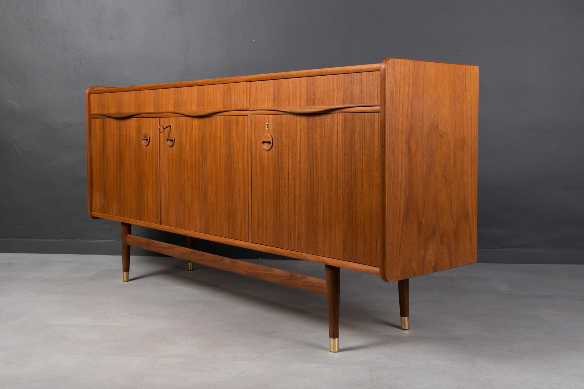 Midcentury Sideboard, Teak Wood and Brass Details, Norway, 1960s In Good Condition In Wrocław, Poland