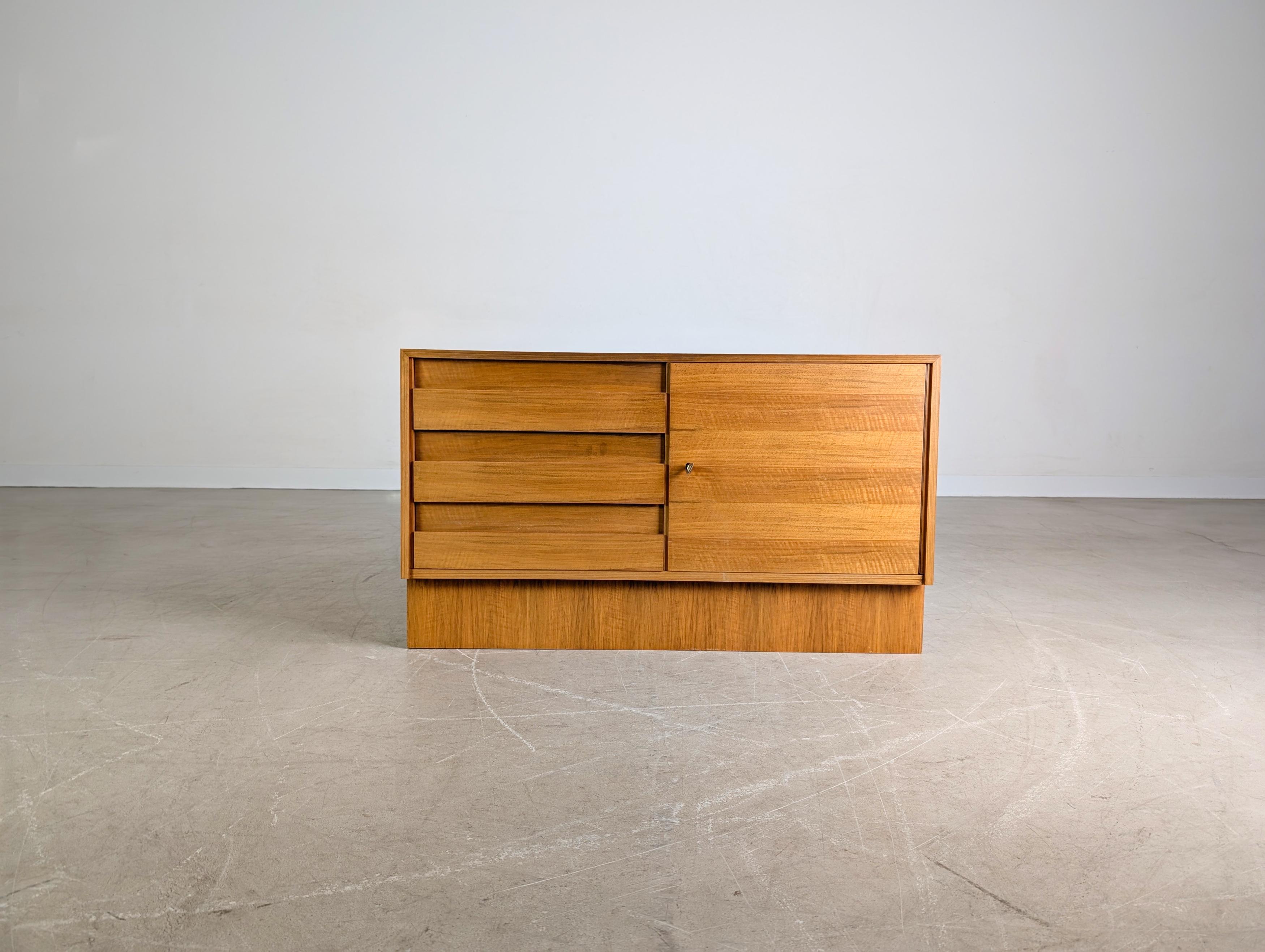 Mid-Century Modern Midcentury Sideboard Vintage Anrichte Nussbaum Kommode 1970 For Sale