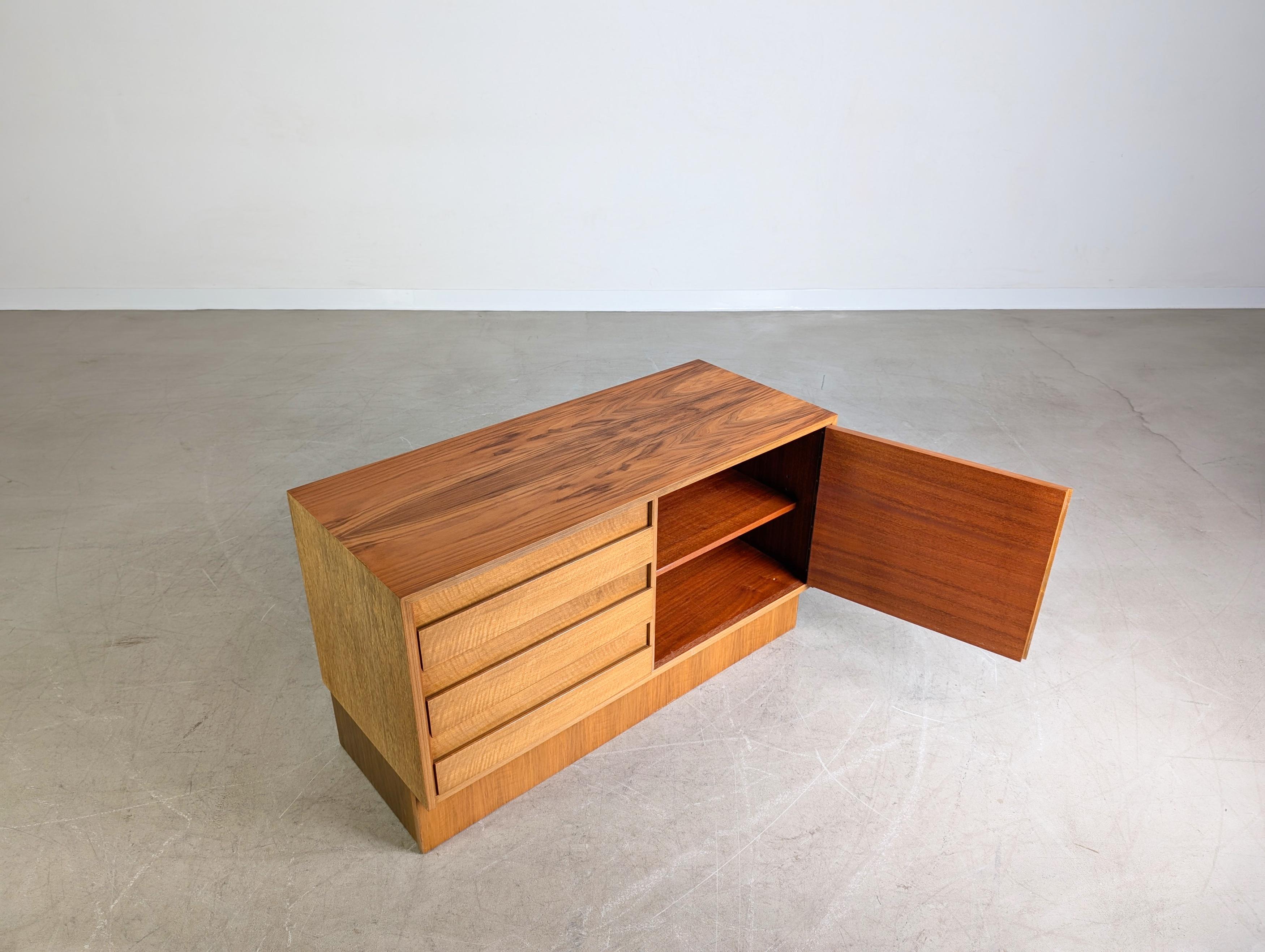 Walnut Midcentury Sideboard Vintage Anrichte Nussbaum Kommode 1970 For Sale