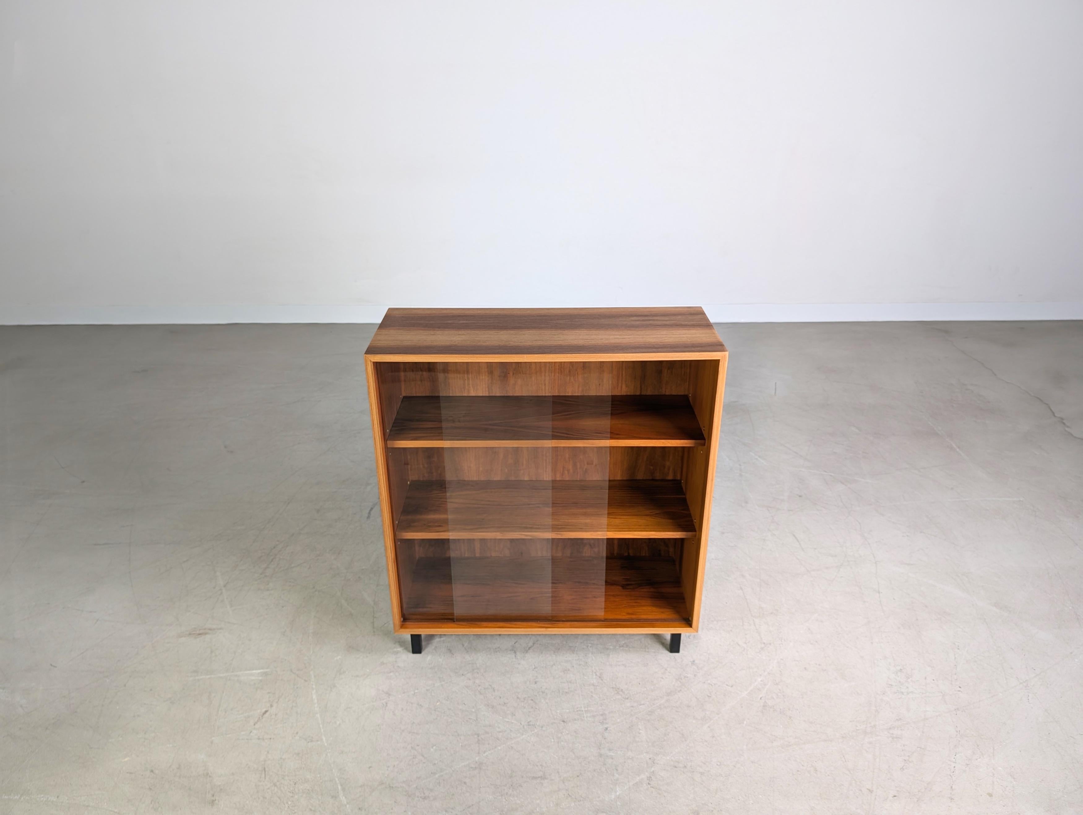 Mid-Century Modern Midcentury Sideboard Vitrine Nussbaum Anrichte Vintage 1960 For Sale
