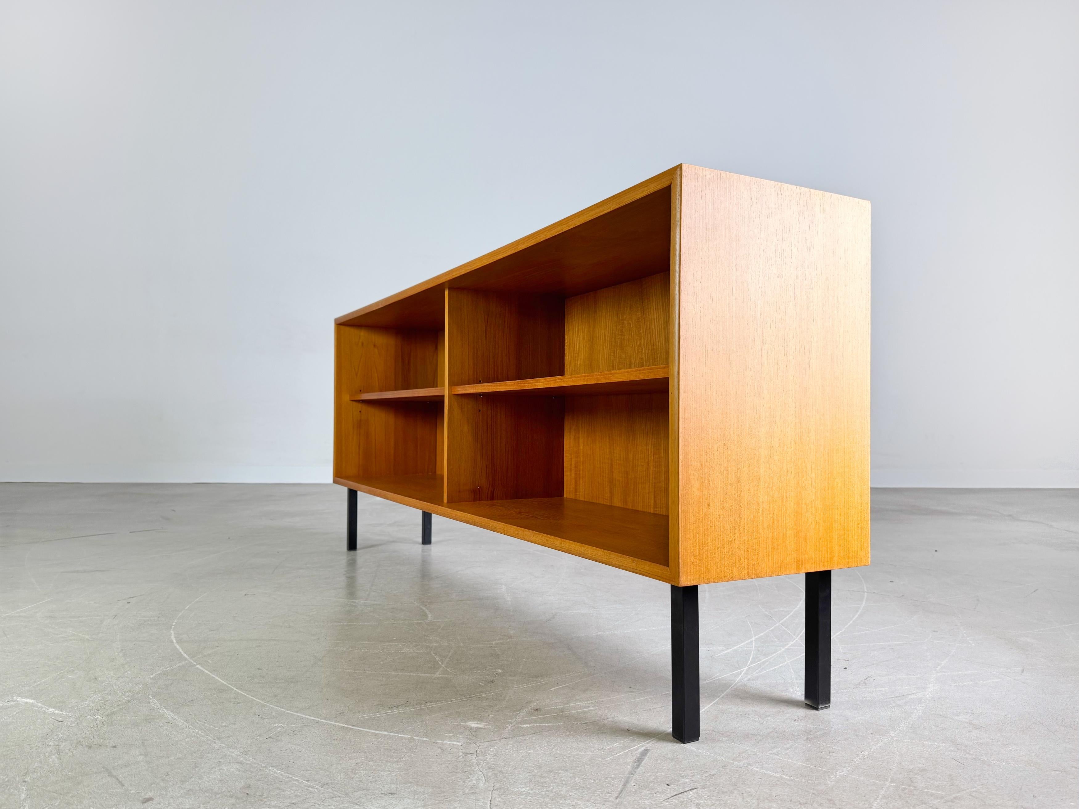 Midcentury Sideboard WK Möbel Lowboard lang II Teak Vintage In Good Condition For Sale In Berlin, DE