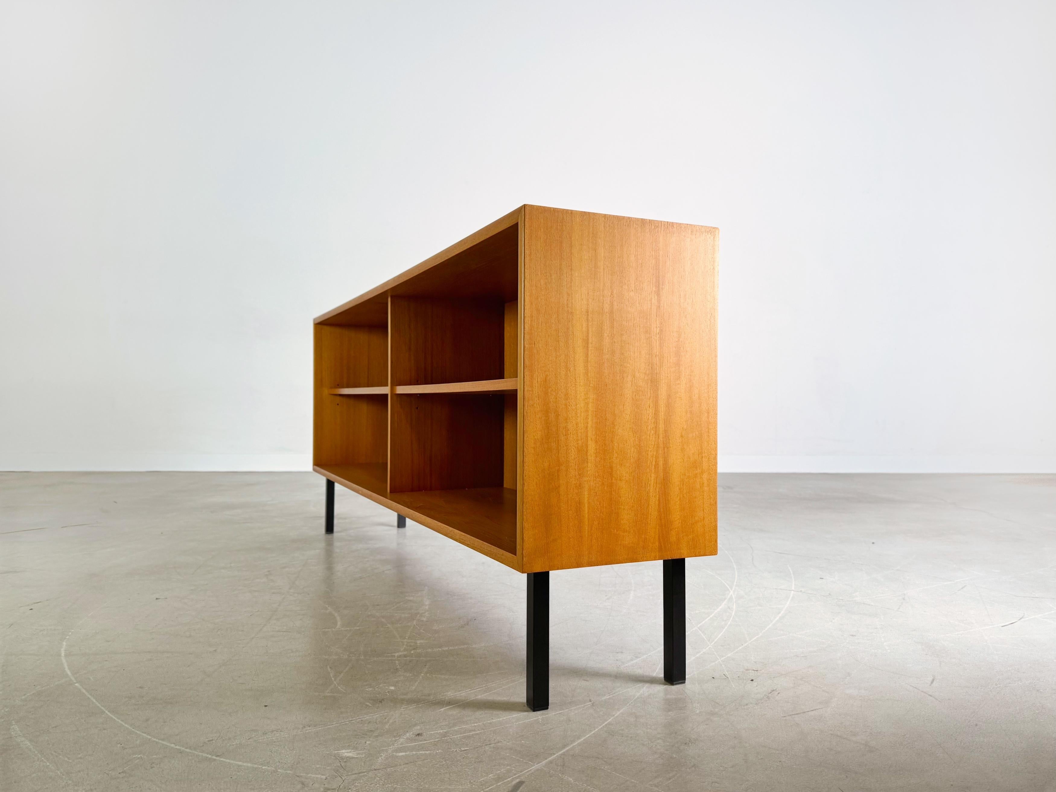 Midcentury Sideboard WK Möbel Lowboard lang Teak Vintage In Good Condition For Sale In Berlin, DE