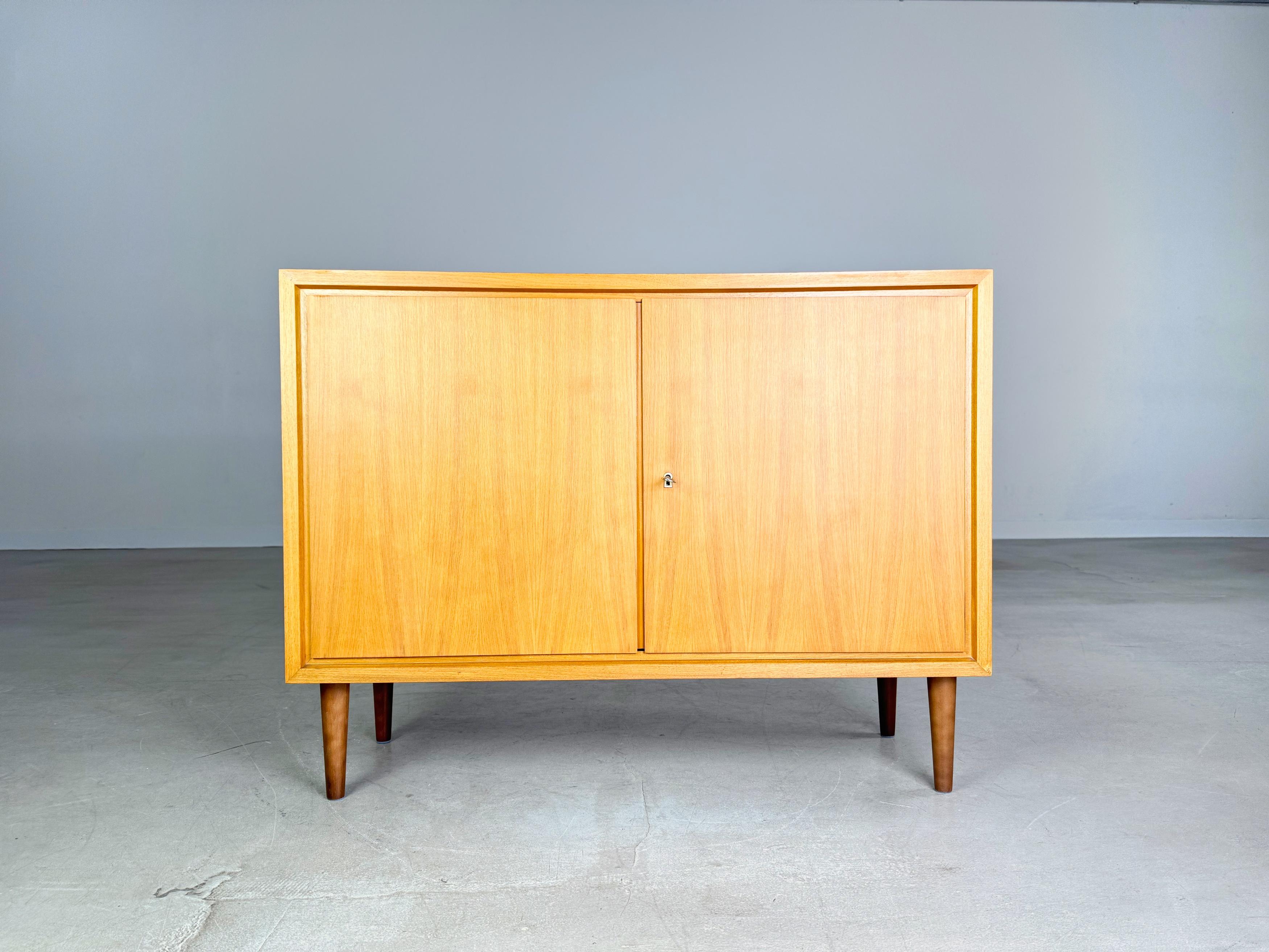 Midcentury Sideboard WK Möbel Nussbaum 1960er Vintage Kommode In Excellent Condition For Sale In Berlin, DE