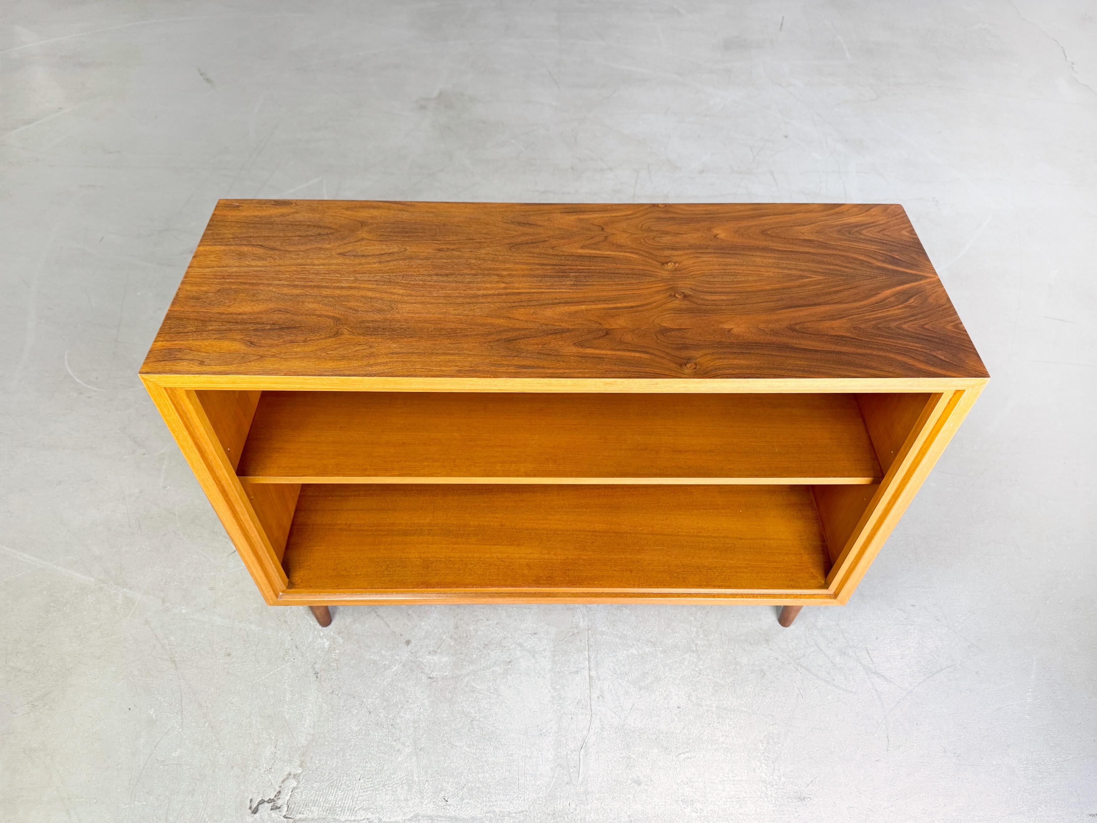 Midcentury Sideboard WK Möbel Nussbaum 1960er Vintage Kommode II im Zustand „Gut“ im Angebot in Berlin, DE