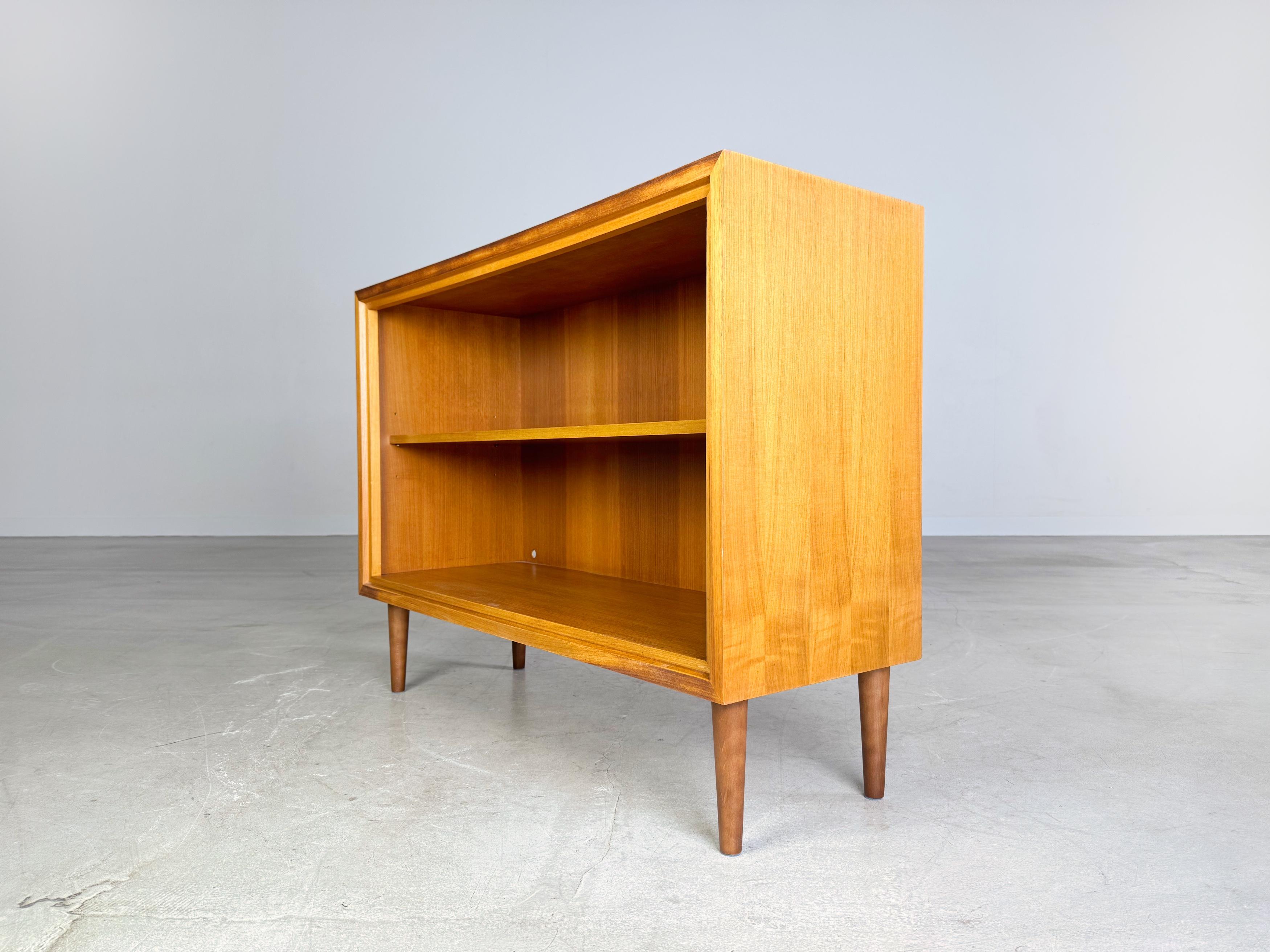 Midcentury Sideboard WK Möbel Nussbaum 1960er Vintage Kommode III In Good Condition For Sale In Berlin, DE