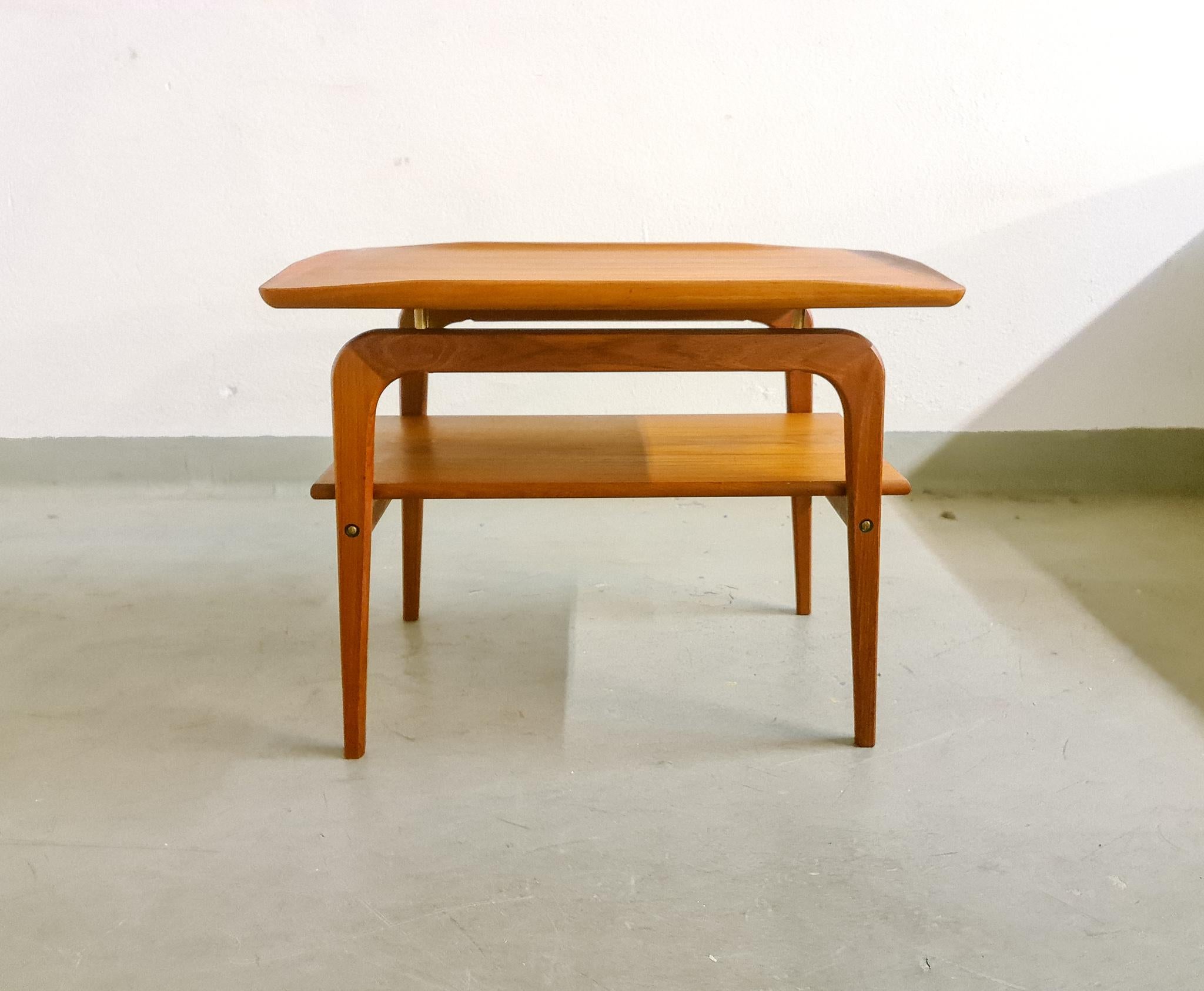 A Classic Danish side or occasional table by Arne Hovmand-Olsen for Mogens Kold. Teak wood with teak shelf and raised edges-quality construction. Solid, elegant and practical with beautiful patina and excellent condition.

Good vintage condition