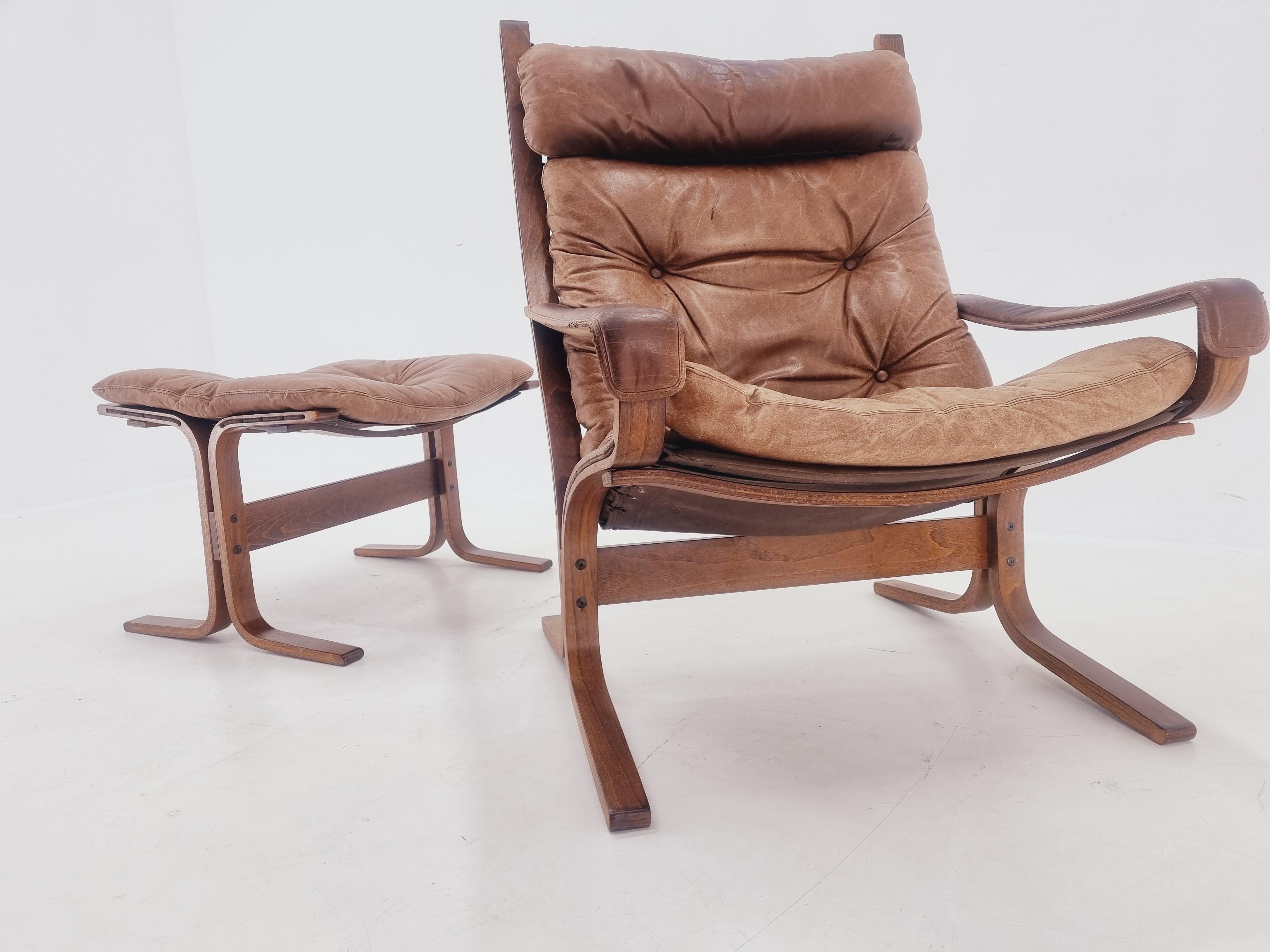Midcentury Siesta Lounge Armchair and Footstool, Ingmar Relling, Westnofa, 1960s For Sale 3