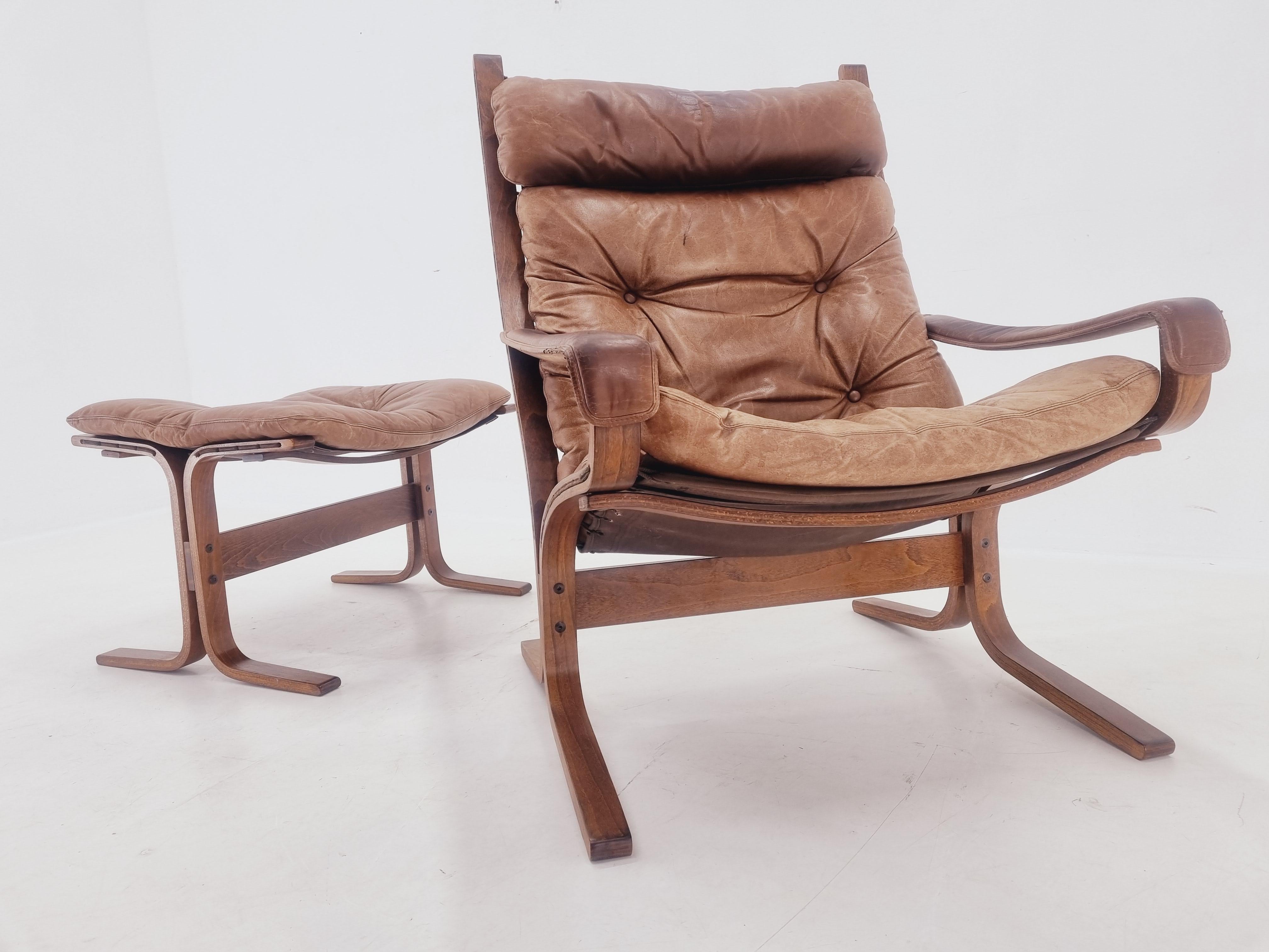 Midcentury Siesta Lounge Armchair and Footstool, Ingmar Relling, Westnofa, 1960s For Sale 4