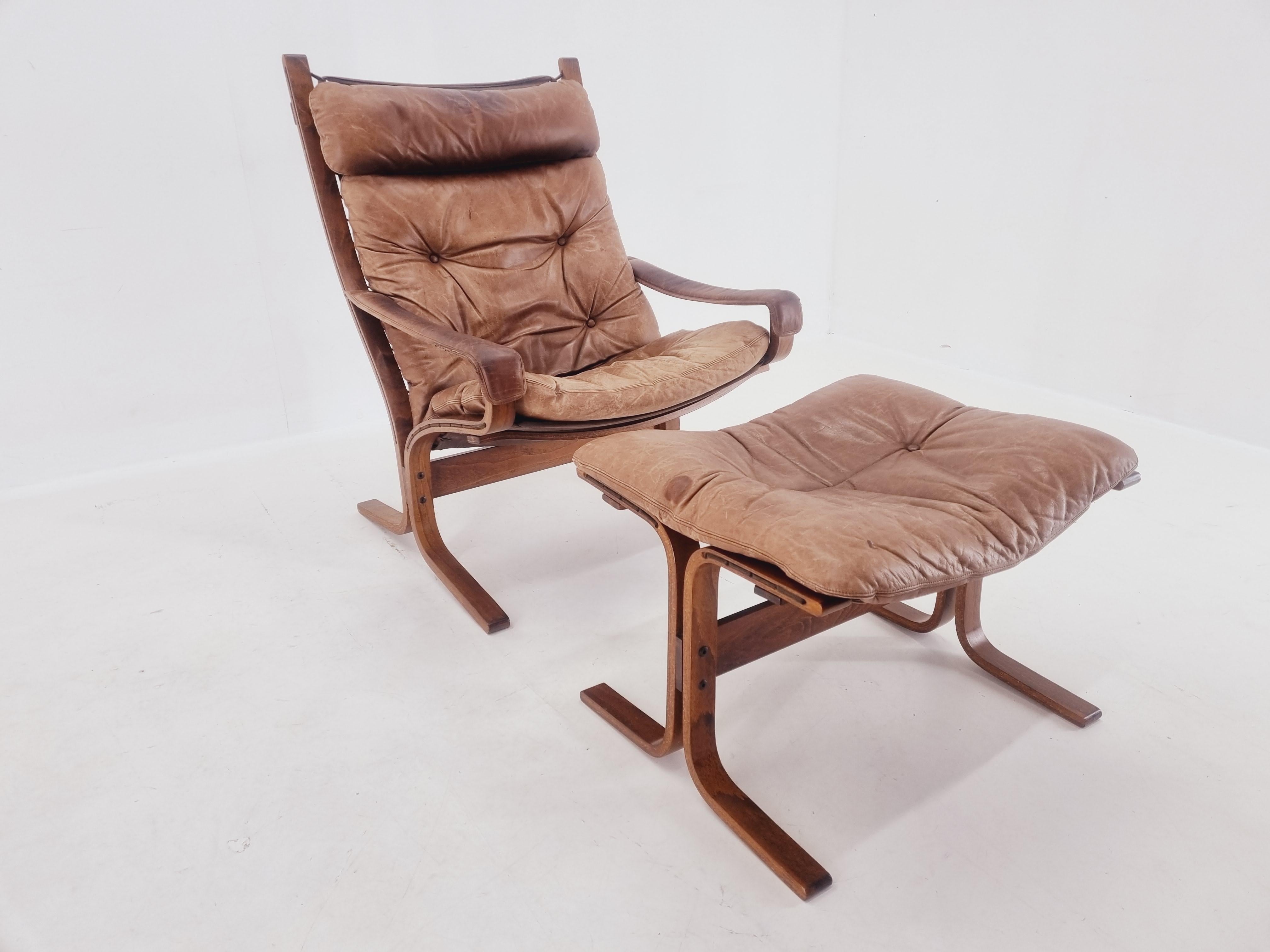 Midcentury Siesta Lounge Armchair and Footstool, Ingmar Relling, Westnofa, 1960s For Sale 5