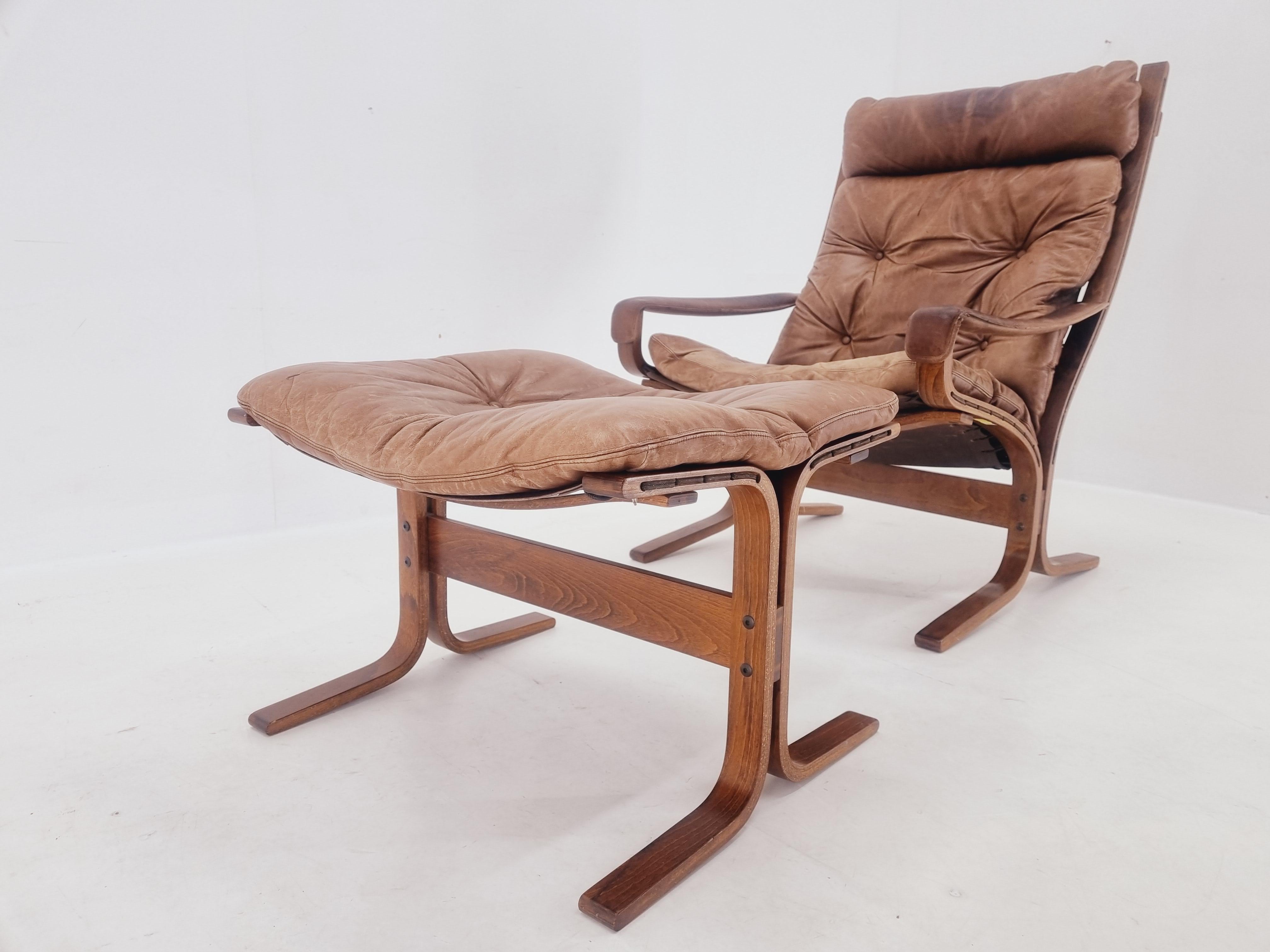 Midcentury Siesta Lounge Armchair and Footstool, Ingmar Relling, Westnofa, 1960s For Sale 8