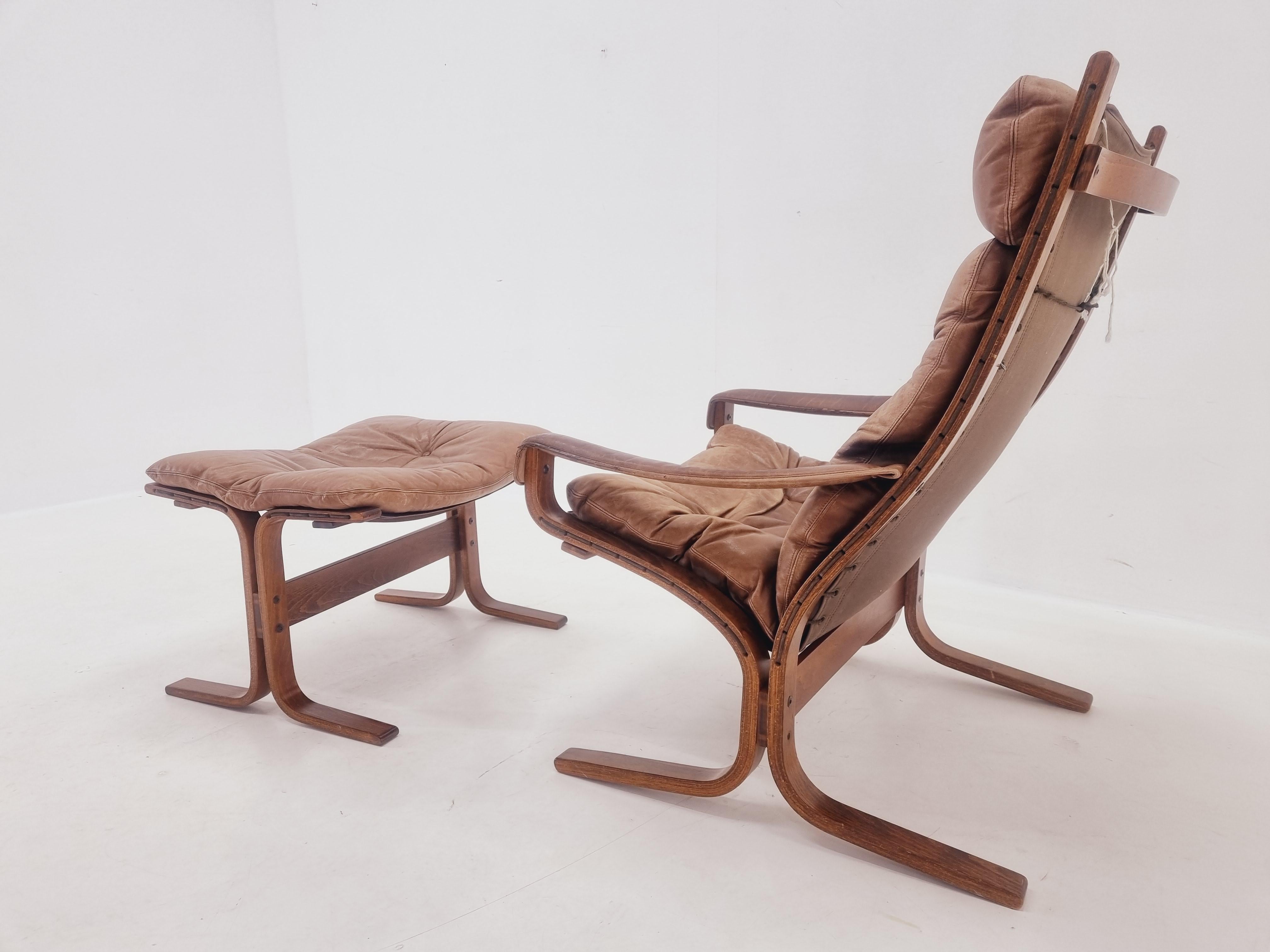 Midcentury Siesta Lounge Armchair and Footstool, Ingmar Relling, Westnofa, 1960s For Sale 9