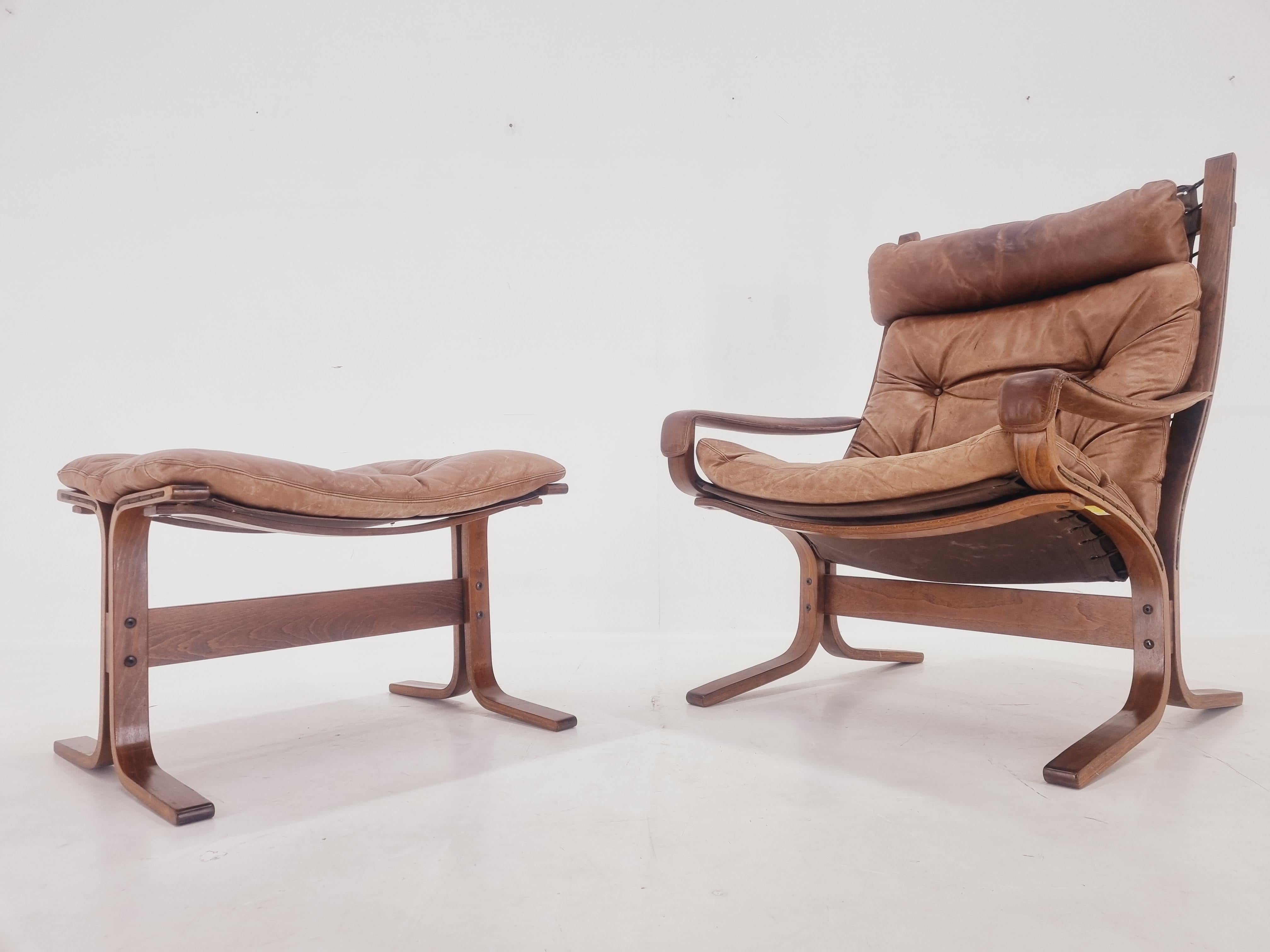 Midcentury Siesta Lounge Armchair and Footstool, Ingmar Relling, Westnofa, 1960s In Good Condition For Sale In Praha, CZ