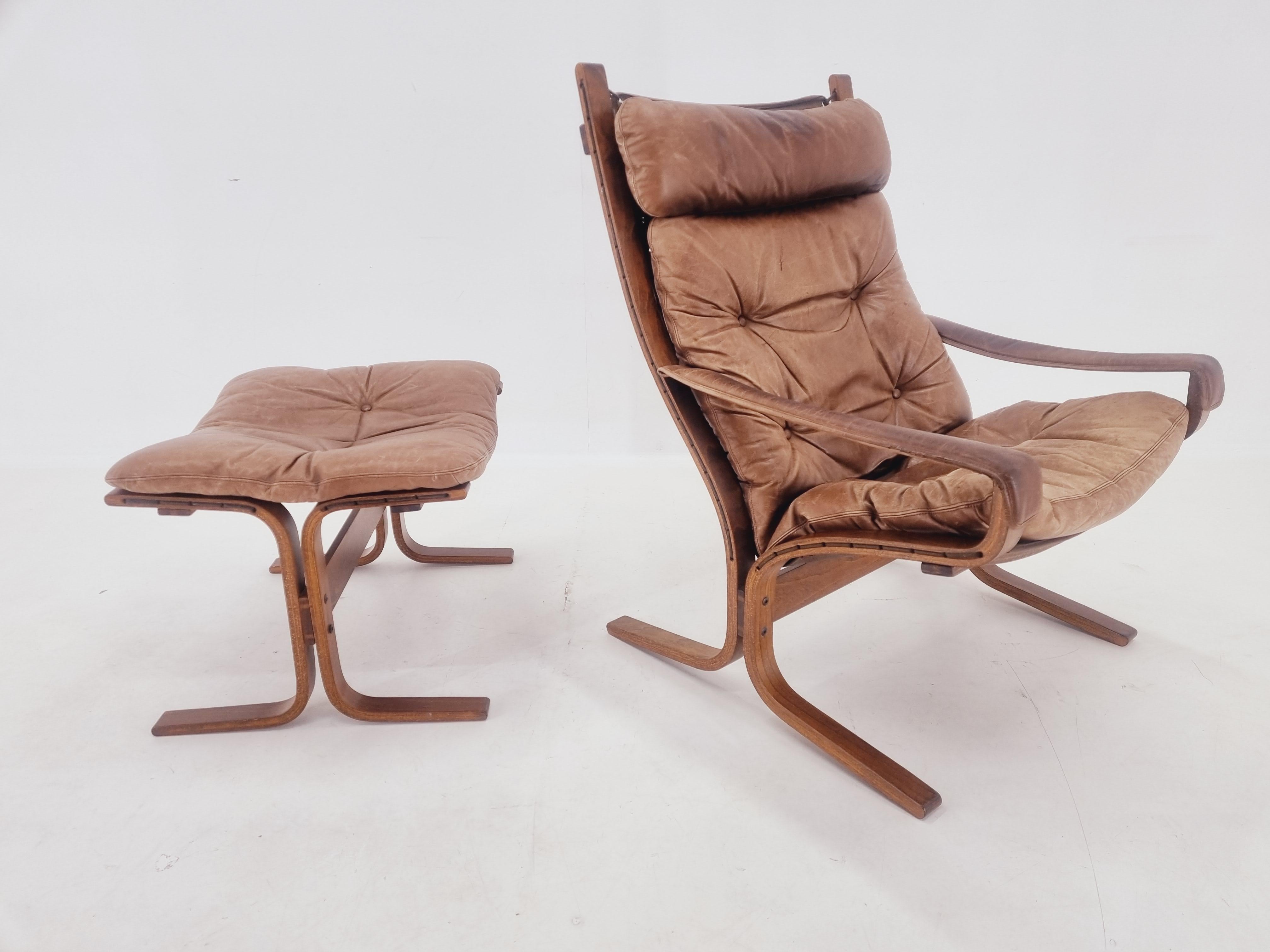 Midcentury Siesta Lounge Armchair and Footstool, Ingmar Relling, Westnofa, 1960s For Sale 1