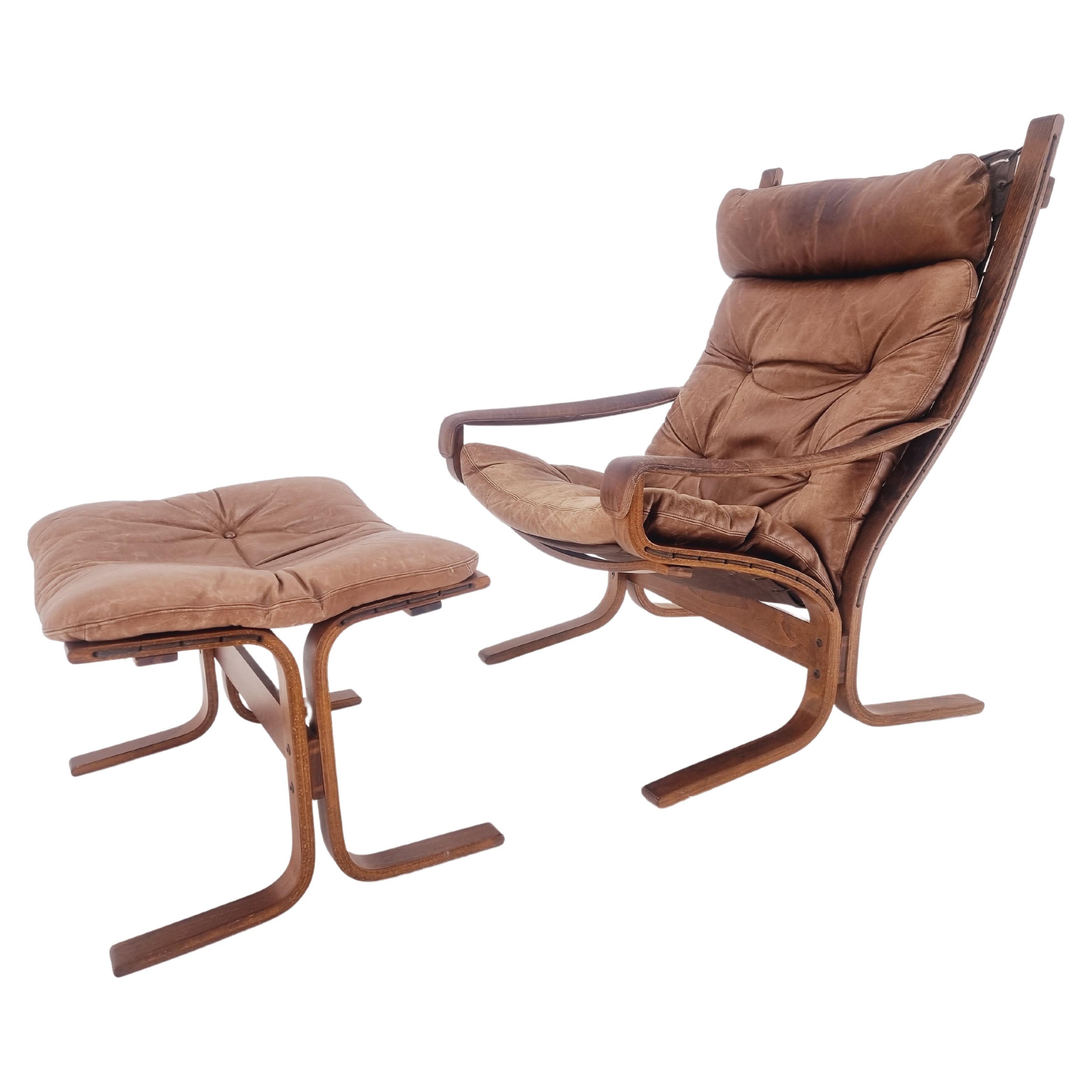 Midcentury Siesta Lounge Armchair and Footstool, Ingmar Relling, Westnofa, 1960s For Sale