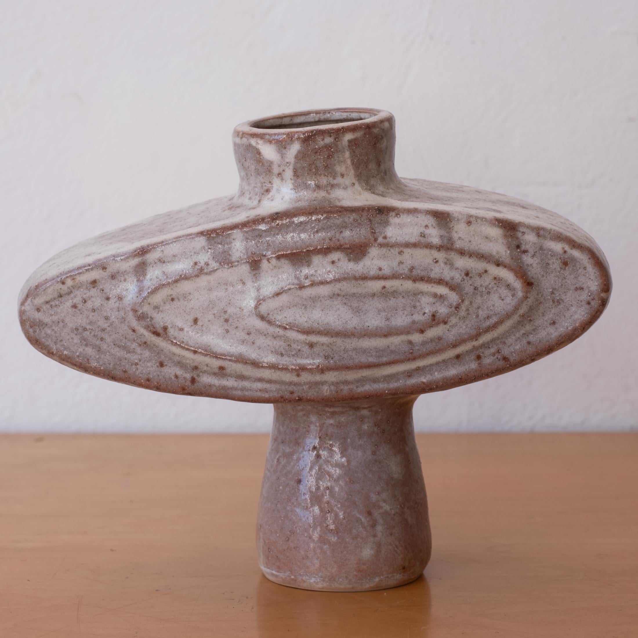 Signierte Ikebana-Vase/Skulptur aus Keramik aus der Mitte des Jahrhunderts, Japan 1960 (Moderne der Mitte des Jahrhunderts) im Angebot