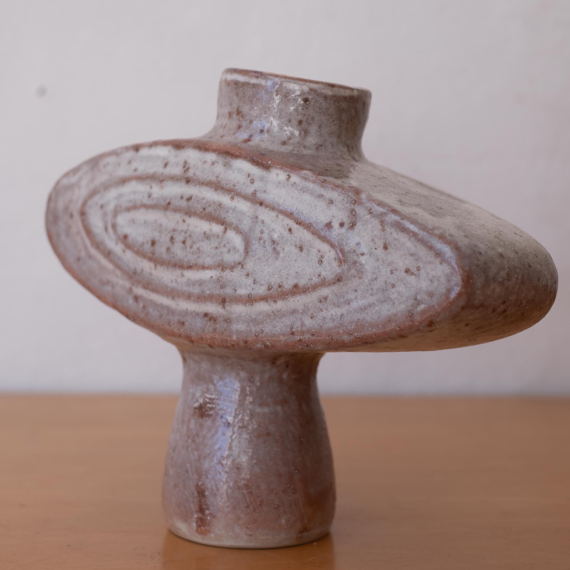 Signierte Ikebana-Vase/Skulptur aus Keramik aus der Mitte des Jahrhunderts, Japan 1960 (Japanisch) im Angebot