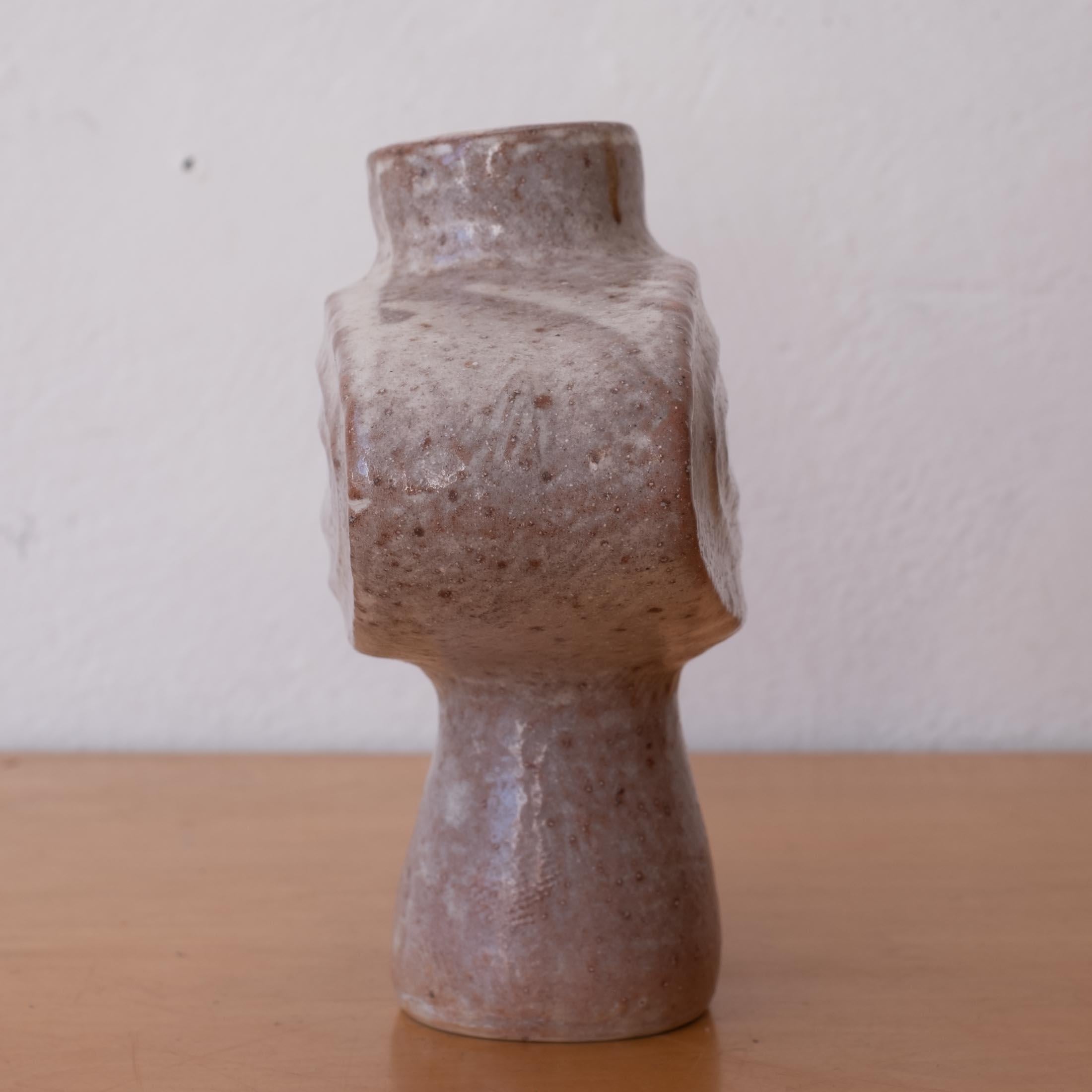 Signierte Ikebana-Vase/Skulptur aus Keramik aus der Mitte des Jahrhunderts, Japan 1960 im Zustand „Gut“ im Angebot in San Diego, CA