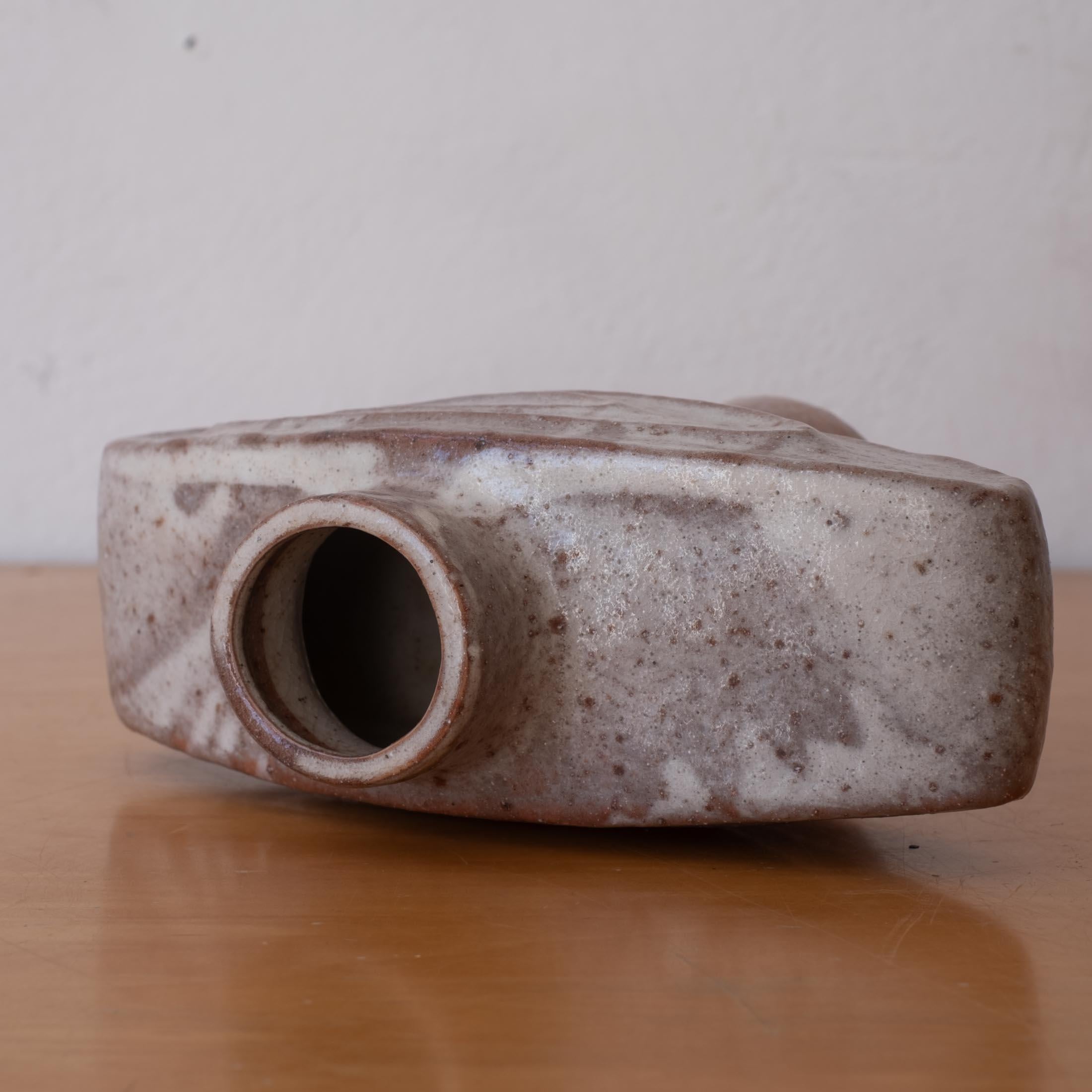 Signierte Ikebana-Vase/Skulptur aus Keramik aus der Mitte des Jahrhunderts, Japan 1960 (Mitte des 20. Jahrhunderts) im Angebot