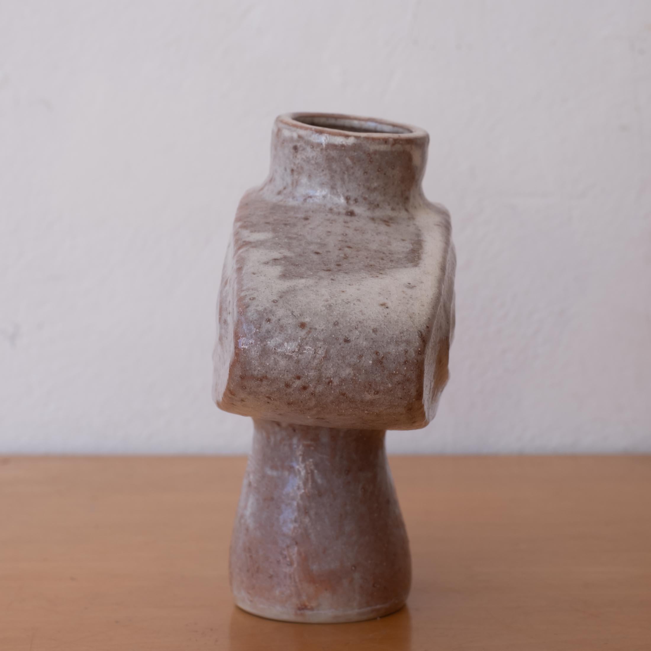 Signierte Ikebana-Vase/Skulptur aus Keramik aus der Mitte des Jahrhunderts, Japan 1960 im Angebot 1